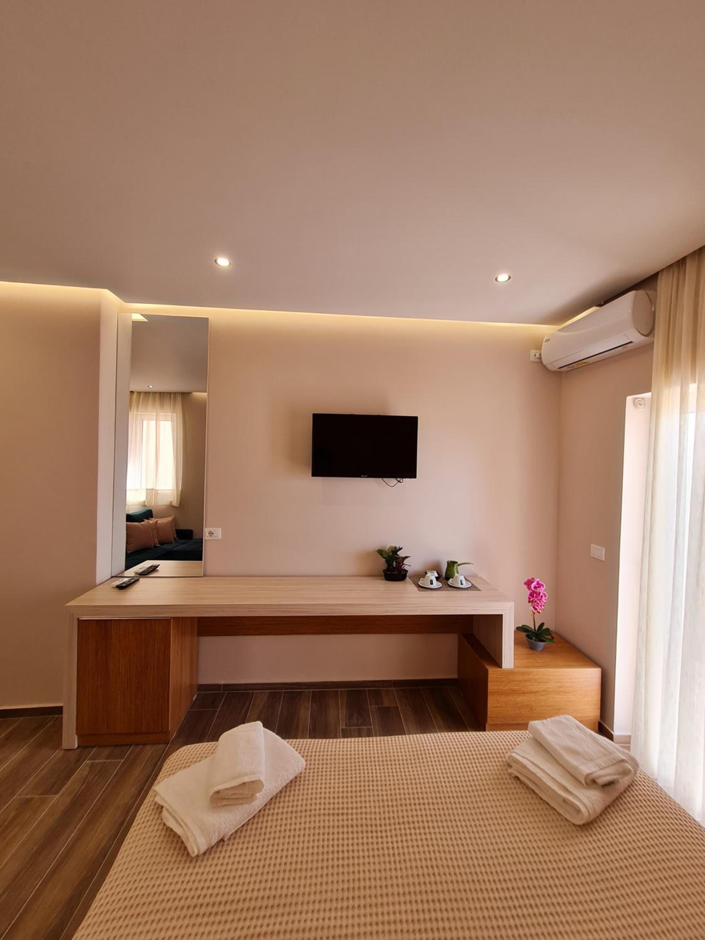 Deluxe Suite with Sea View photo 2
