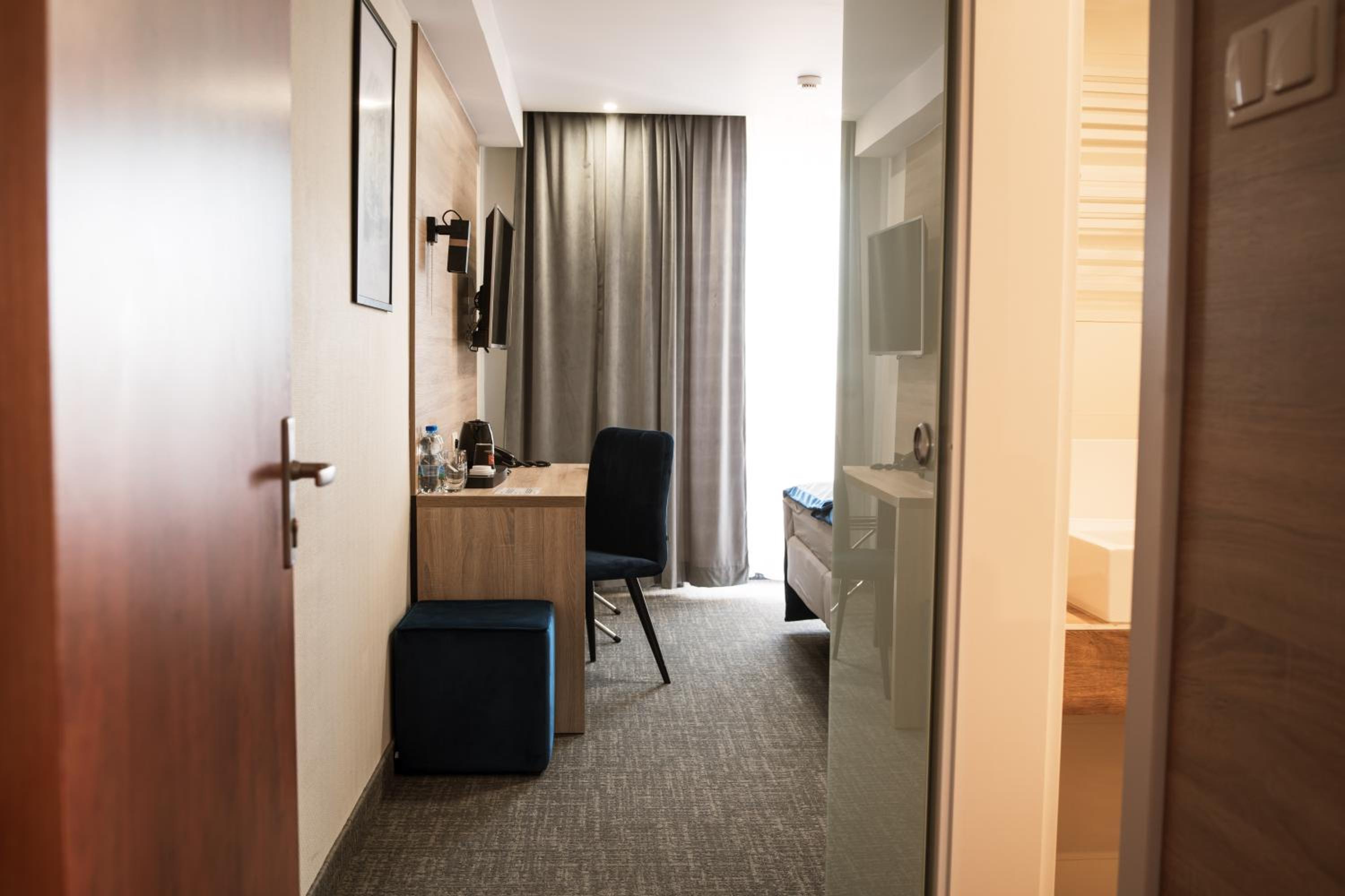 Double or Twin Room - Photo 28