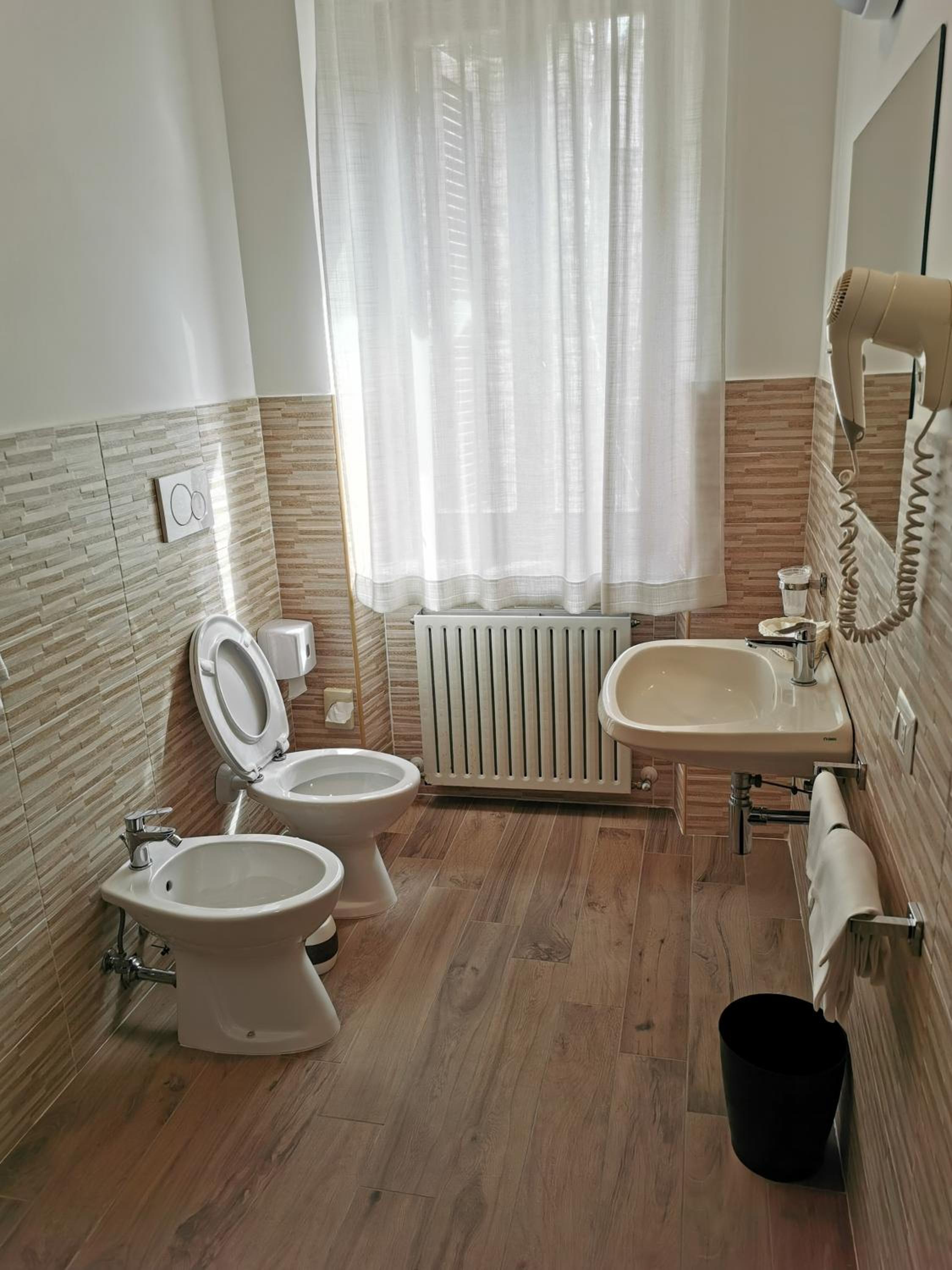 Double Room - Photo 4