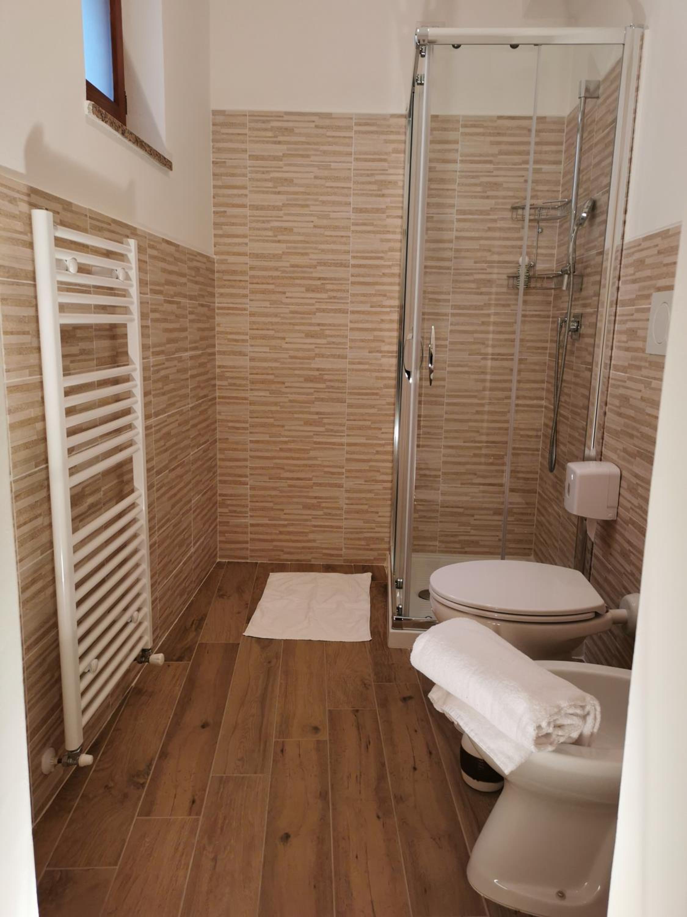 Economy Double Room - Photo 7