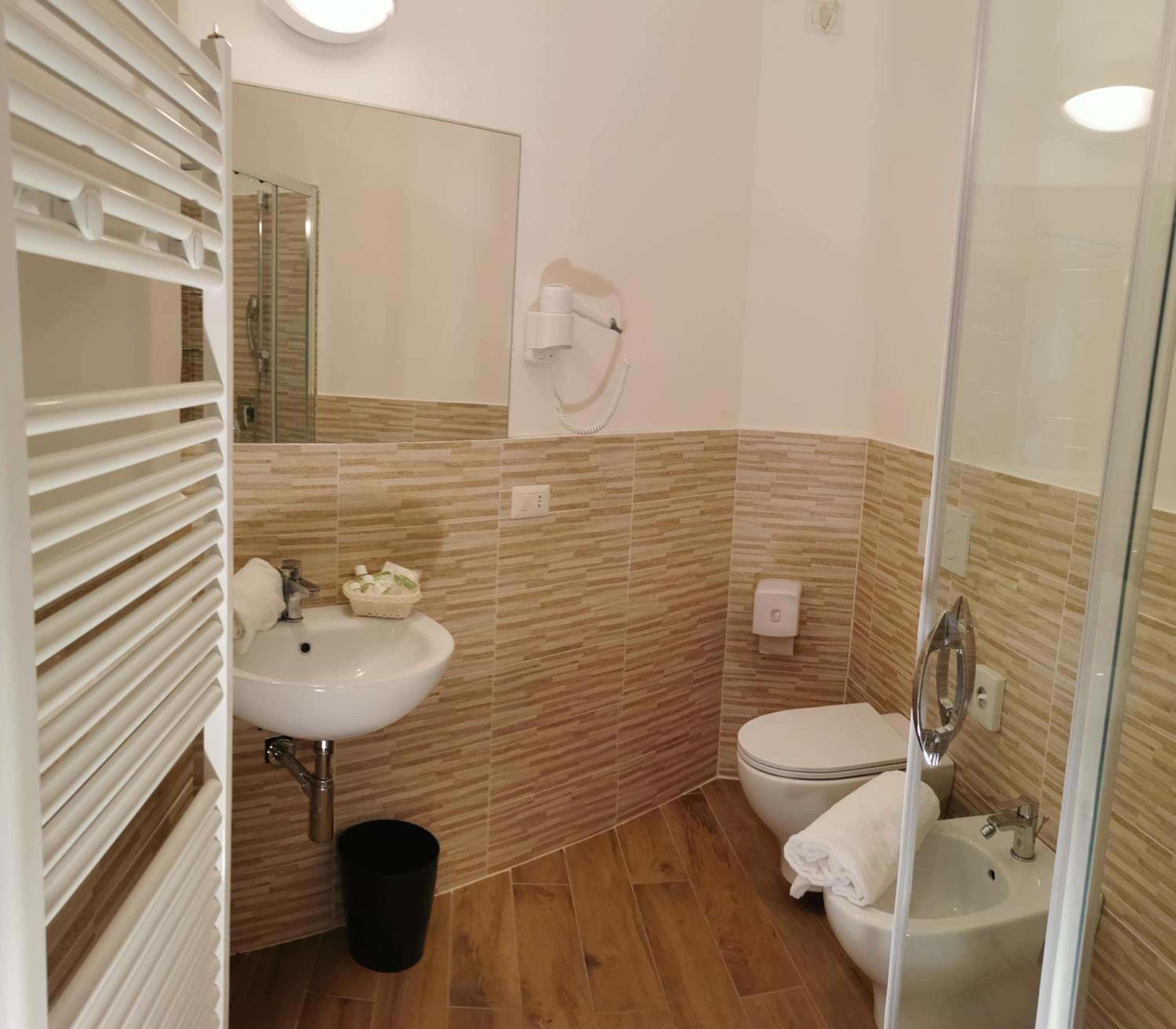 Economy Double Room - Photo 6
