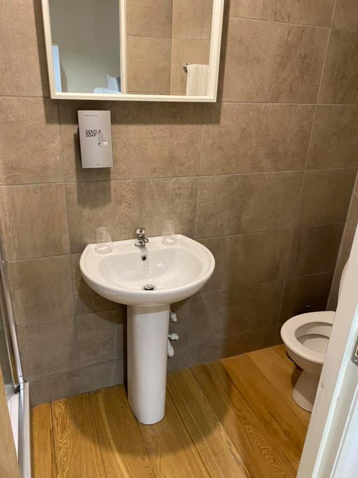 Two Bed Ground Floor Apartment (No Hot Tub/Not Pet Friendly) Osprey photo 3