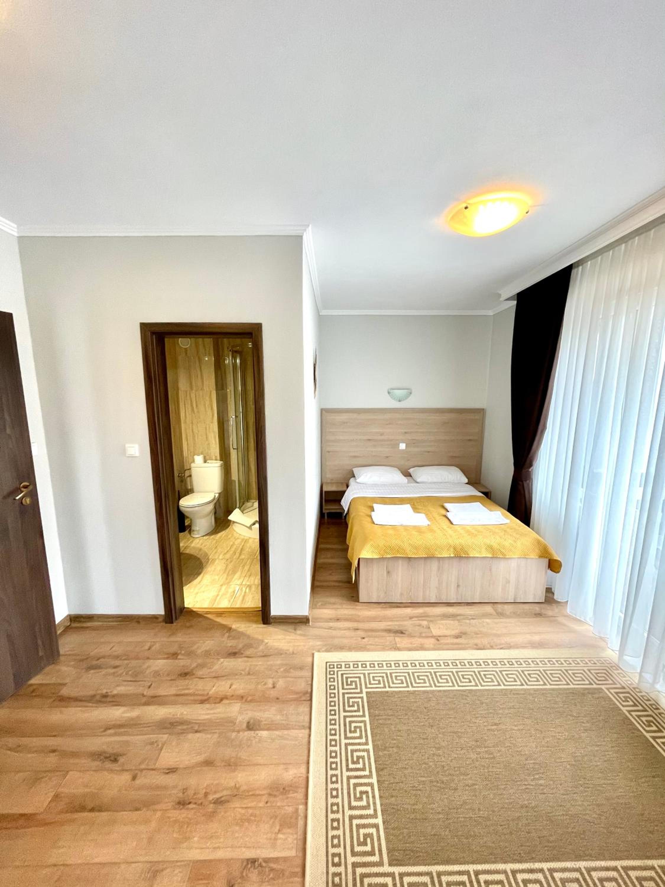 Standard Double Room - Photo 6