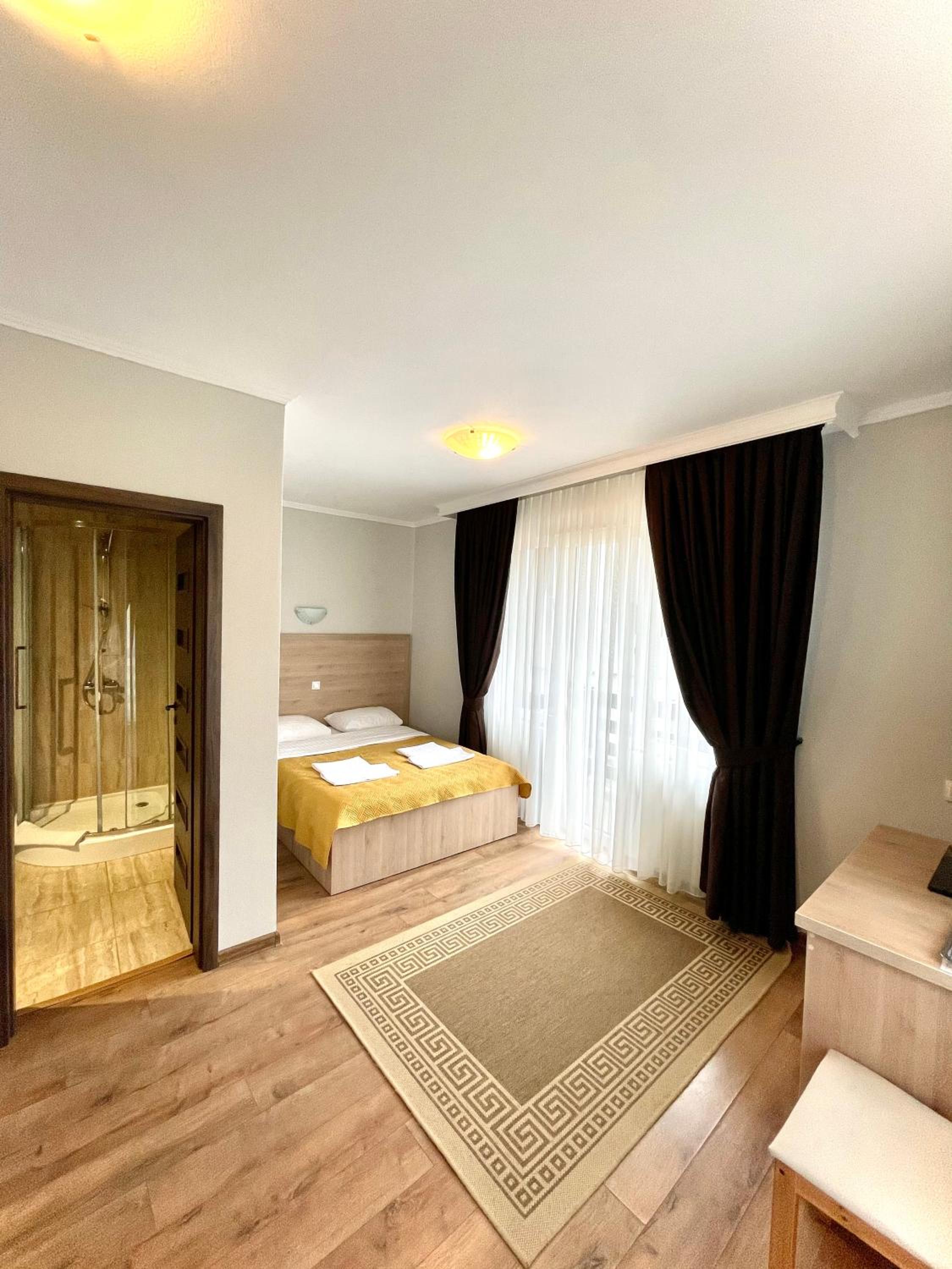 Standard Double Room - Photo 7
