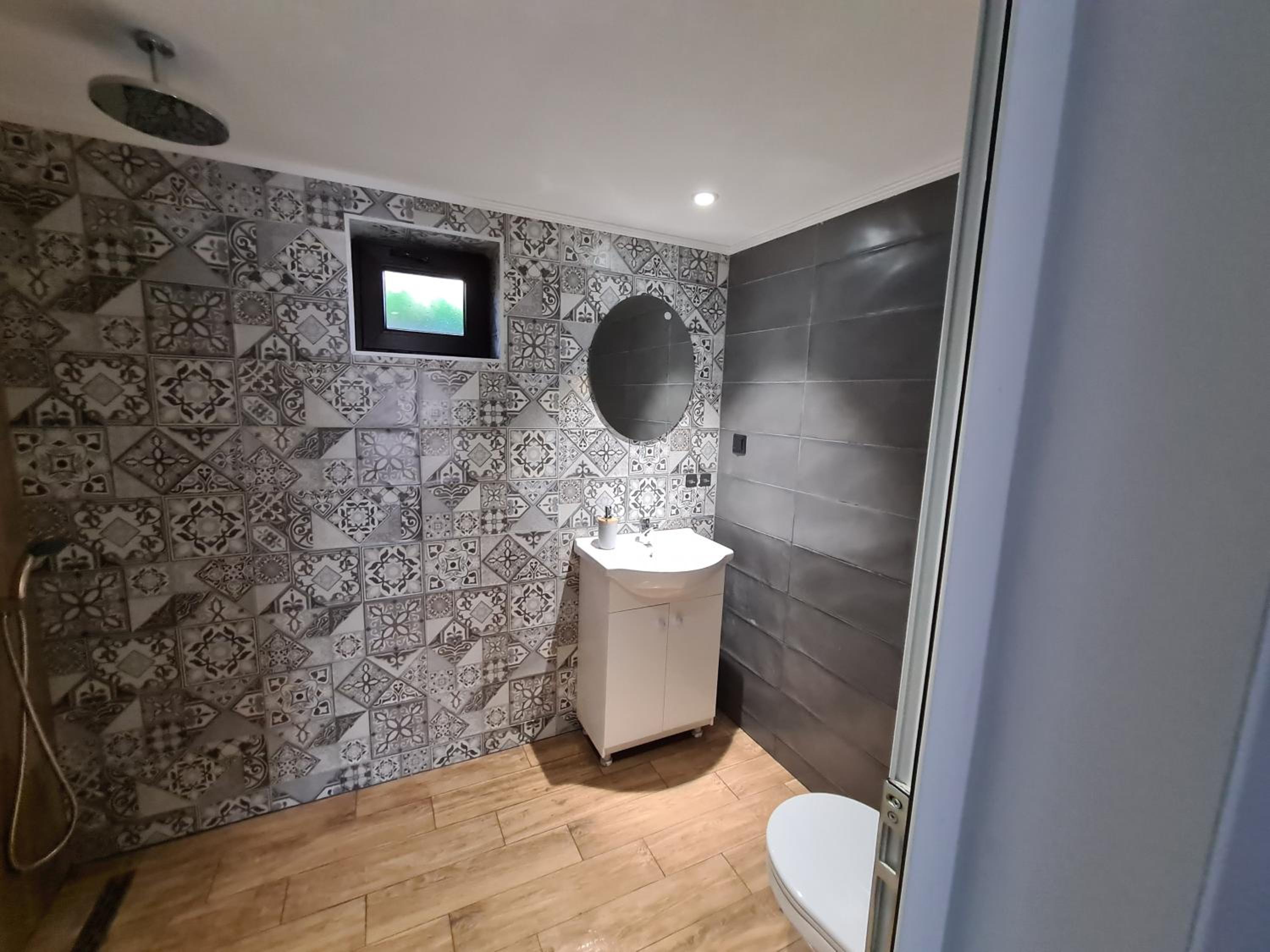 Deluxe Double Room with Shower - Photo 4
