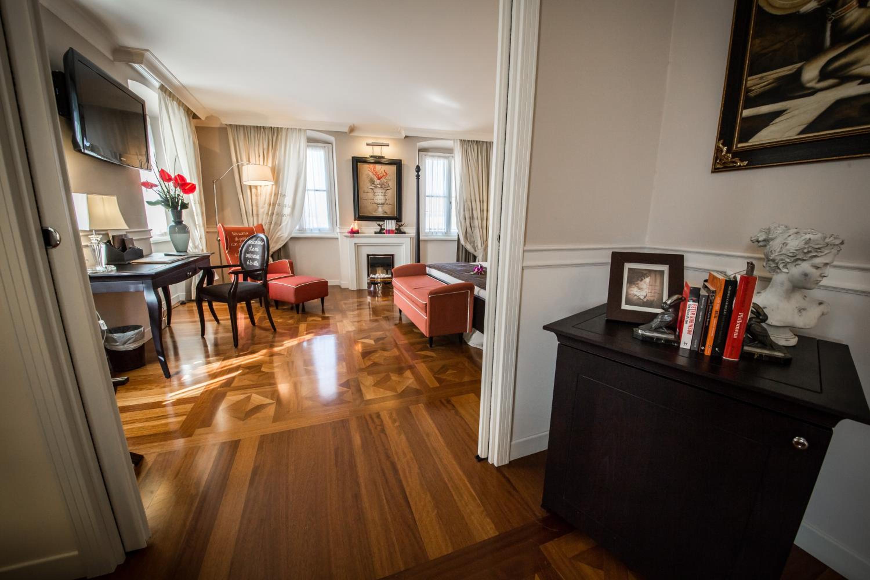 Suite - Photo 8