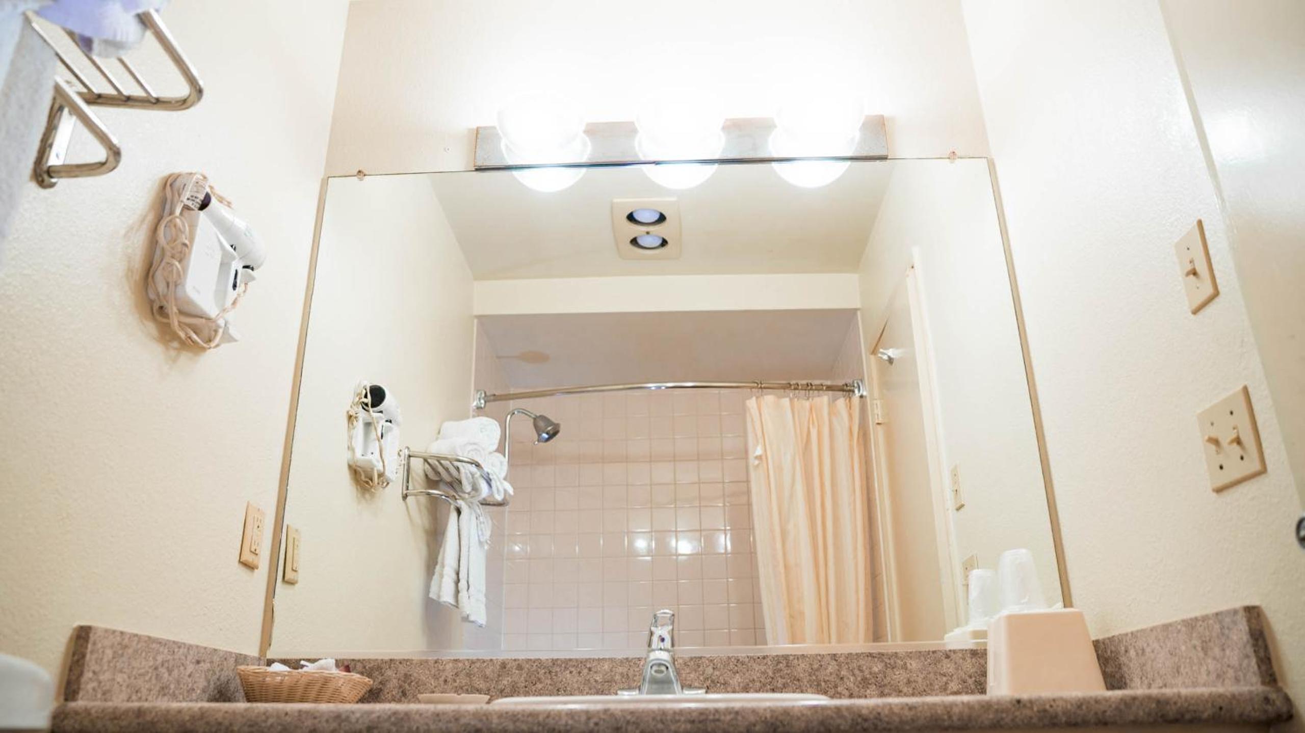 Two-Bedroom Suite - Non-Smoking - Photo 2