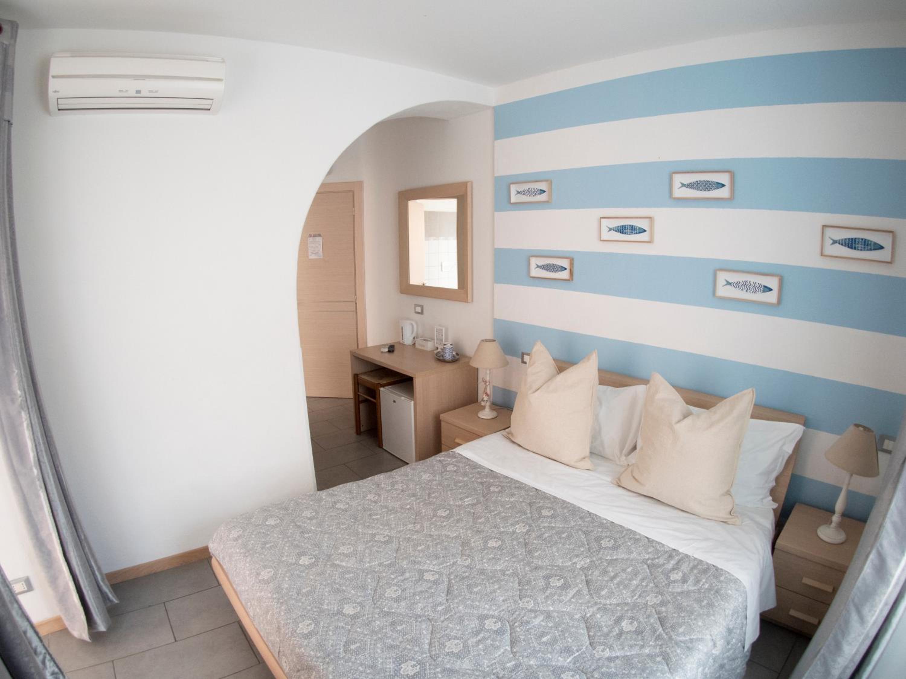 Double Room with Private Bathroom - Photo 26