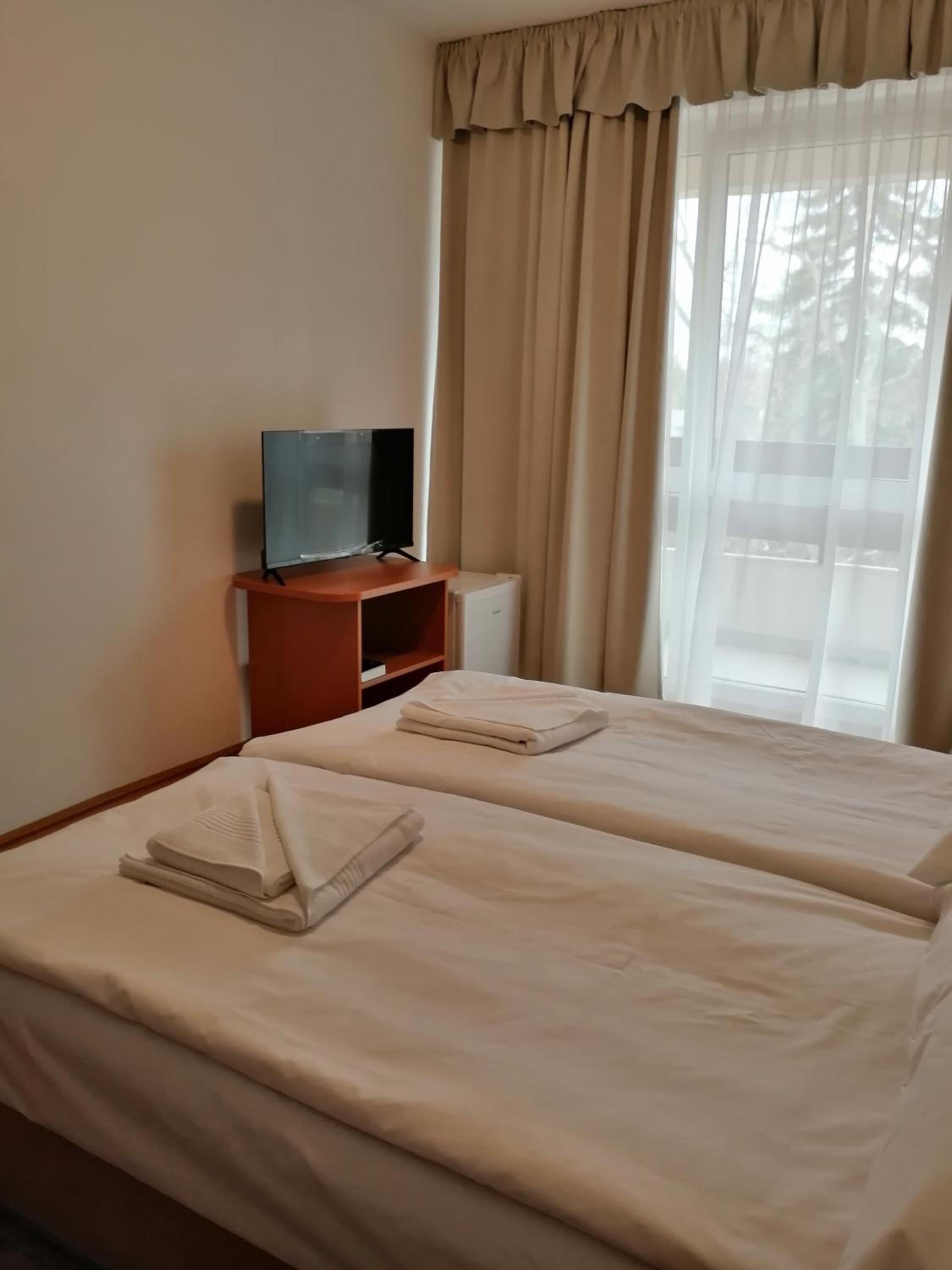 Economy Twin Room photo 2