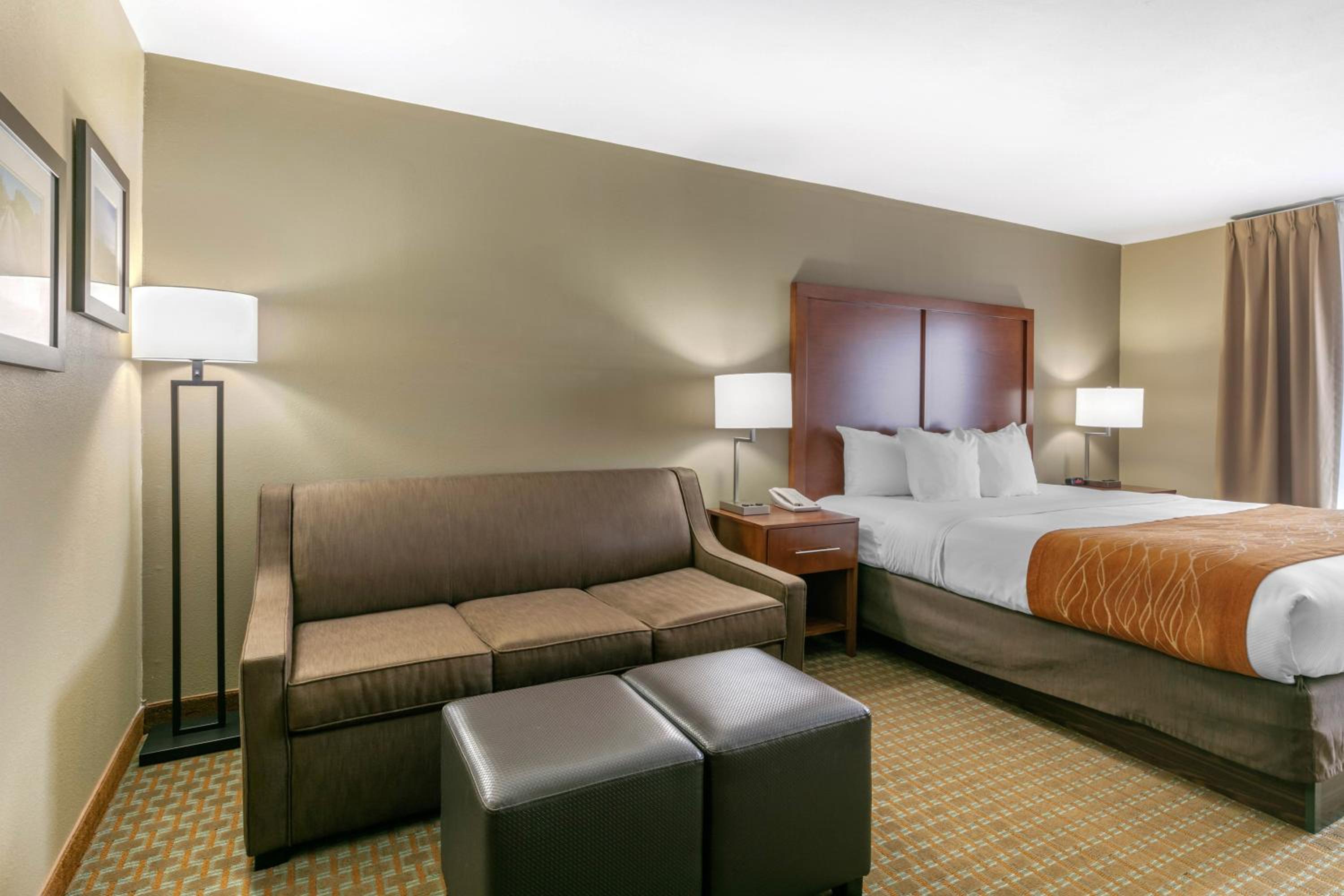 King Suite - Accessible/Non-Smoking - Photo 1