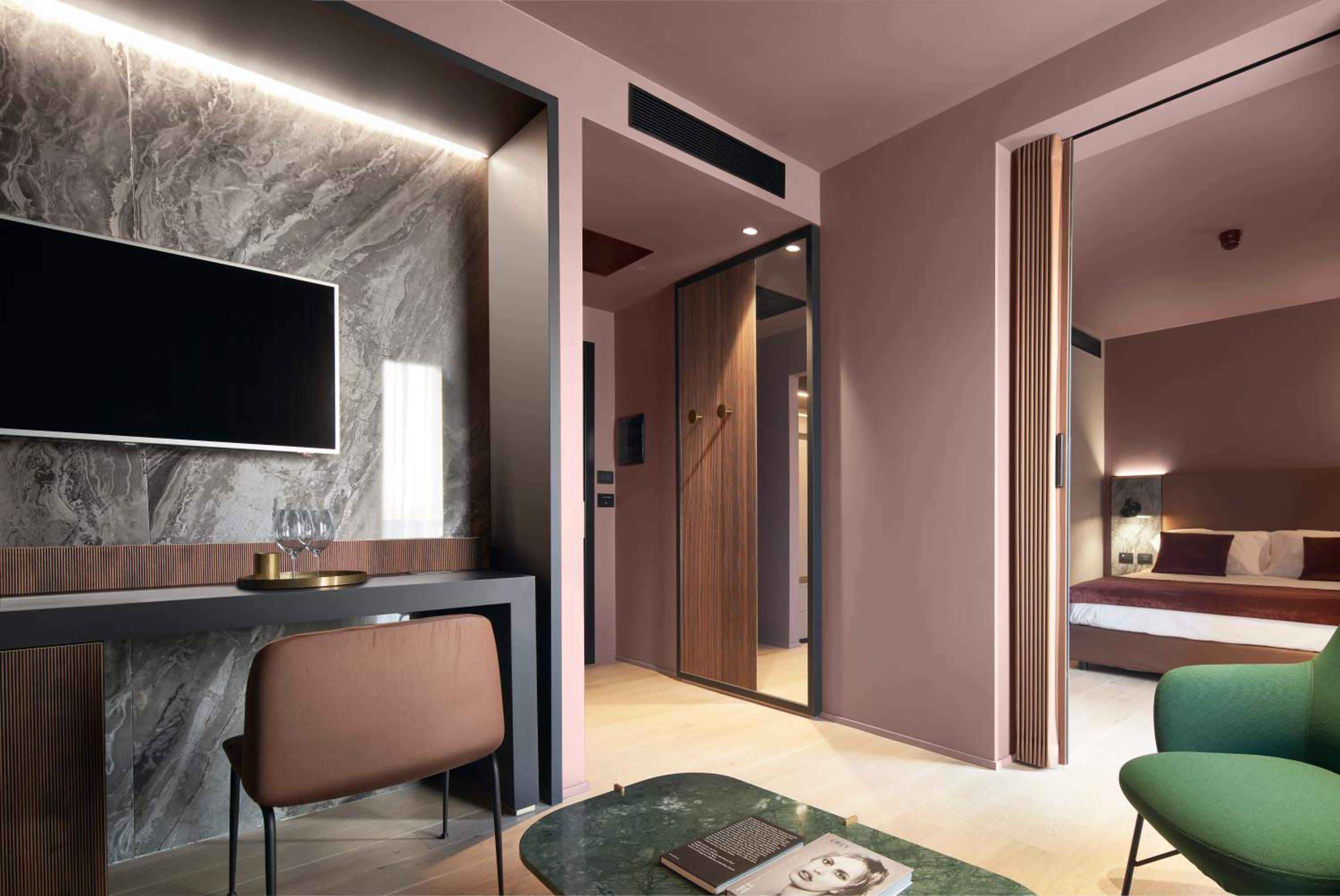 Suite - Photo 5