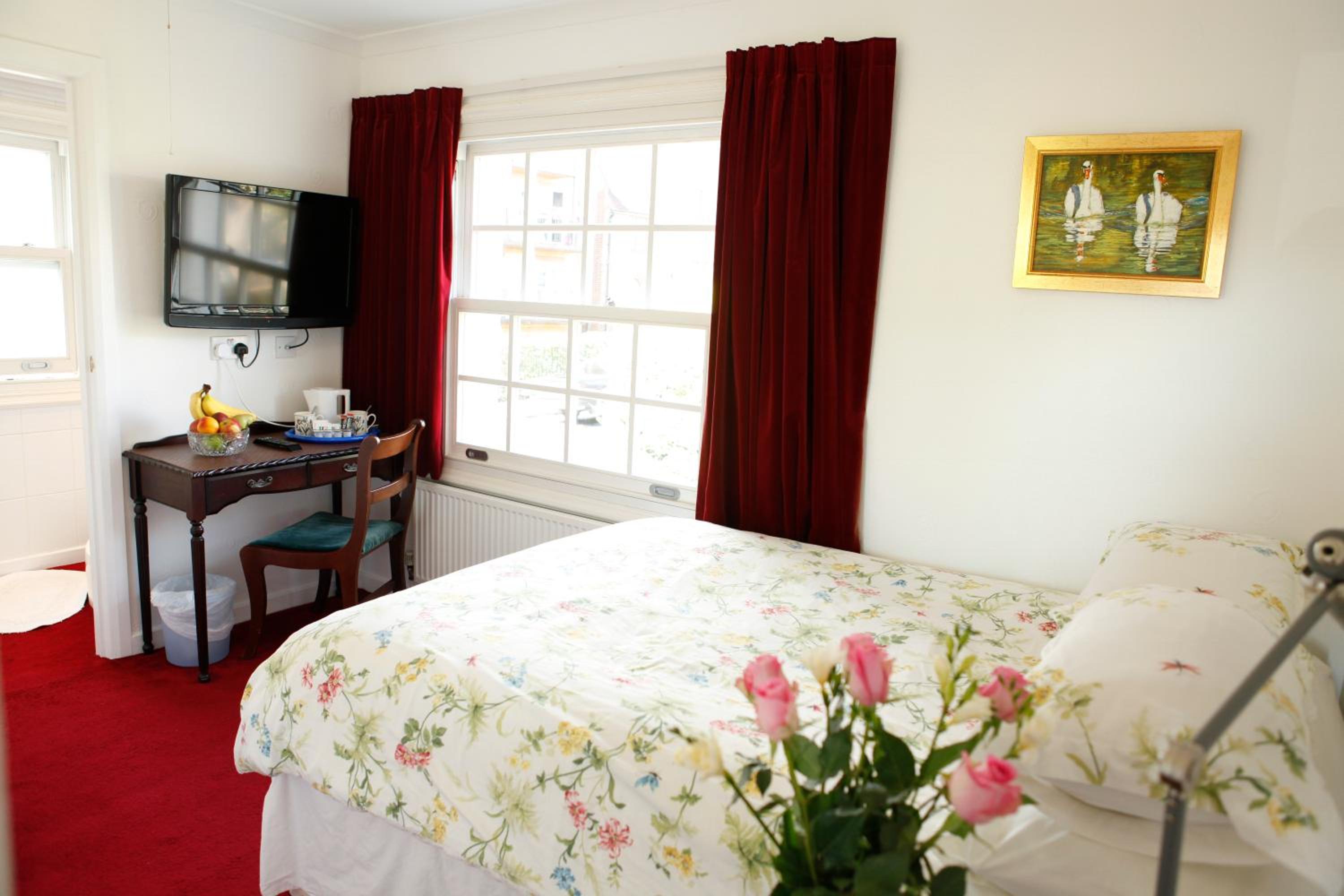 Double Room with Shared Bathroom photo 1