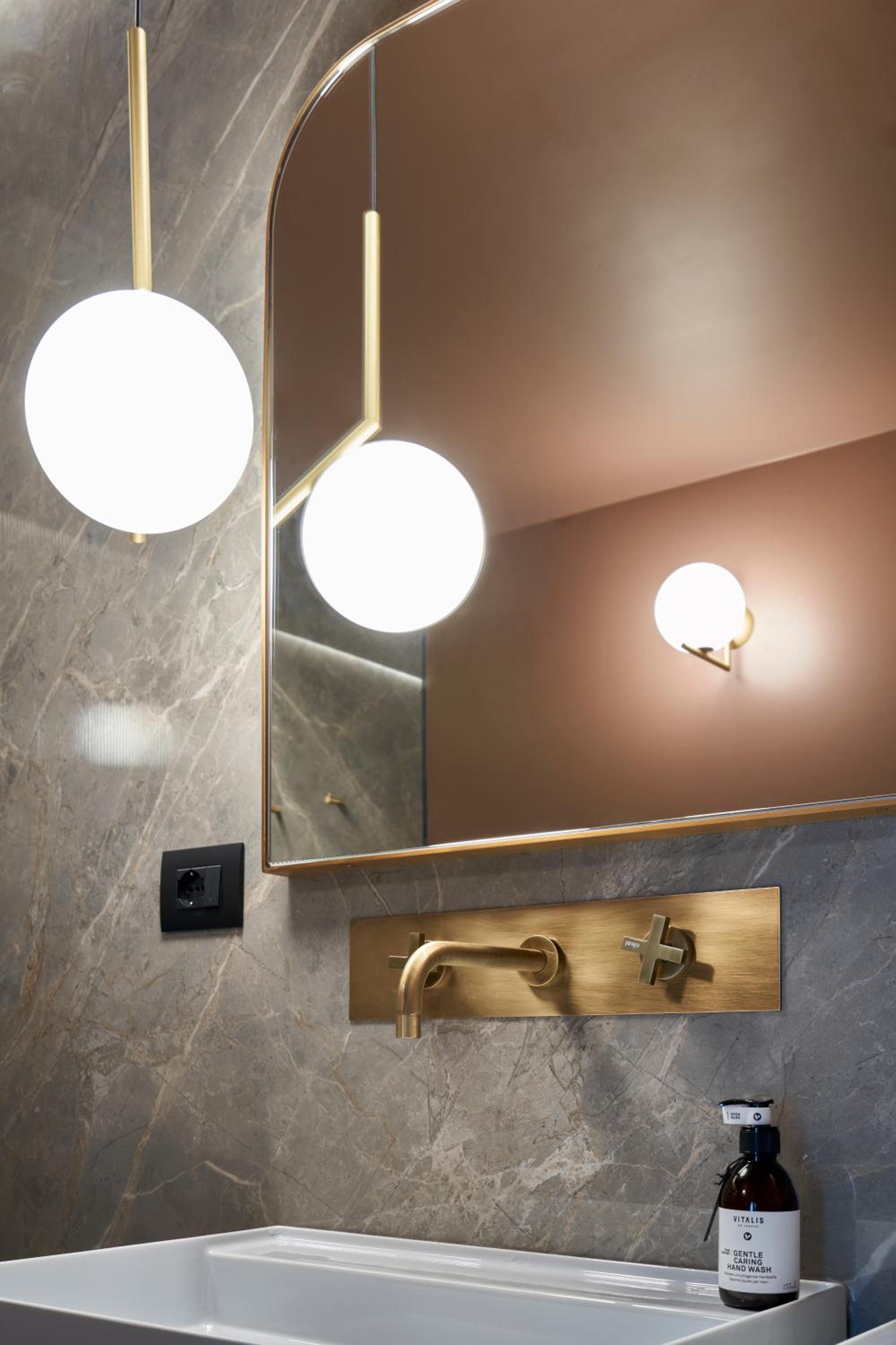 Superior Suite - Photo 10