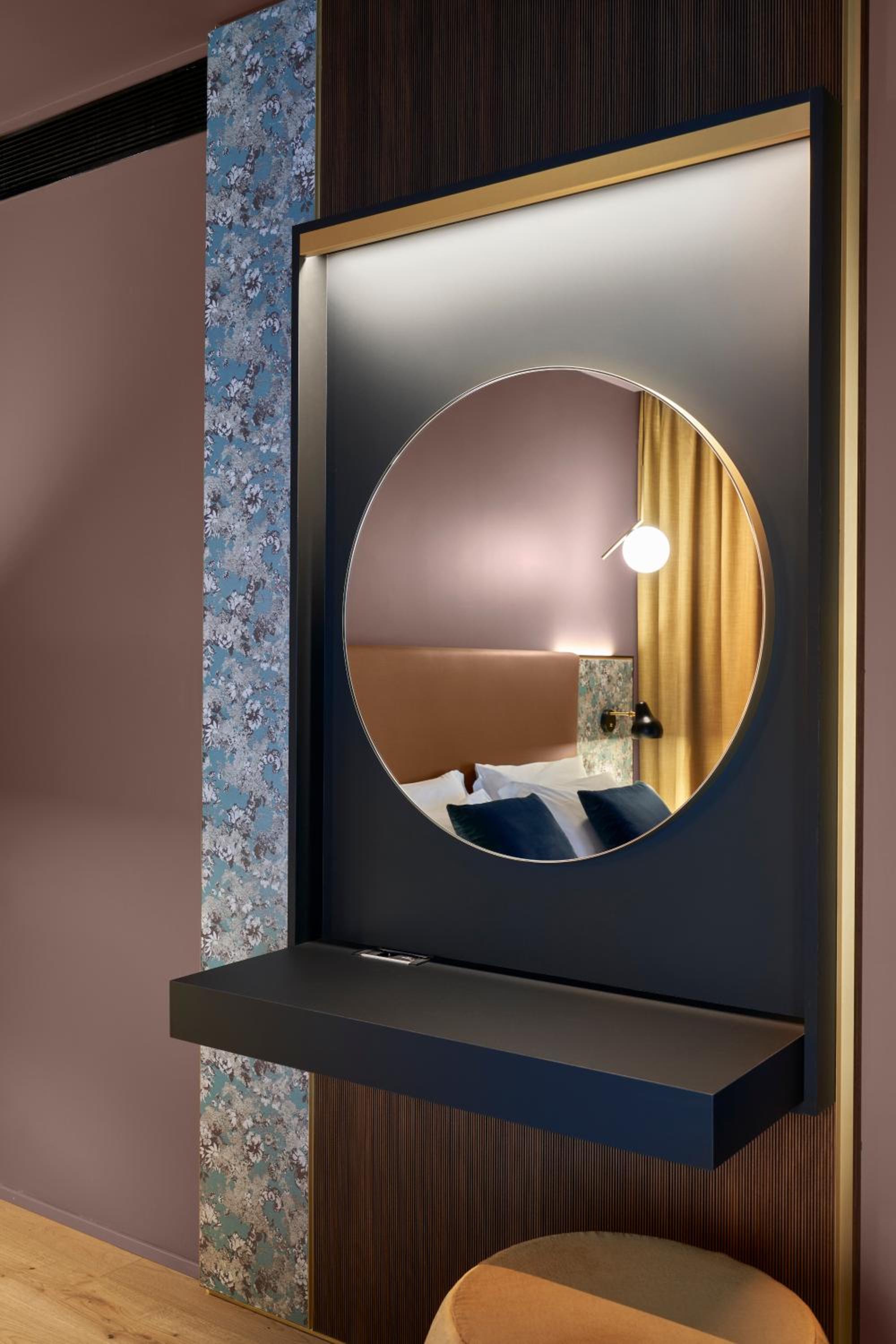 Superior Suite - Photo 7