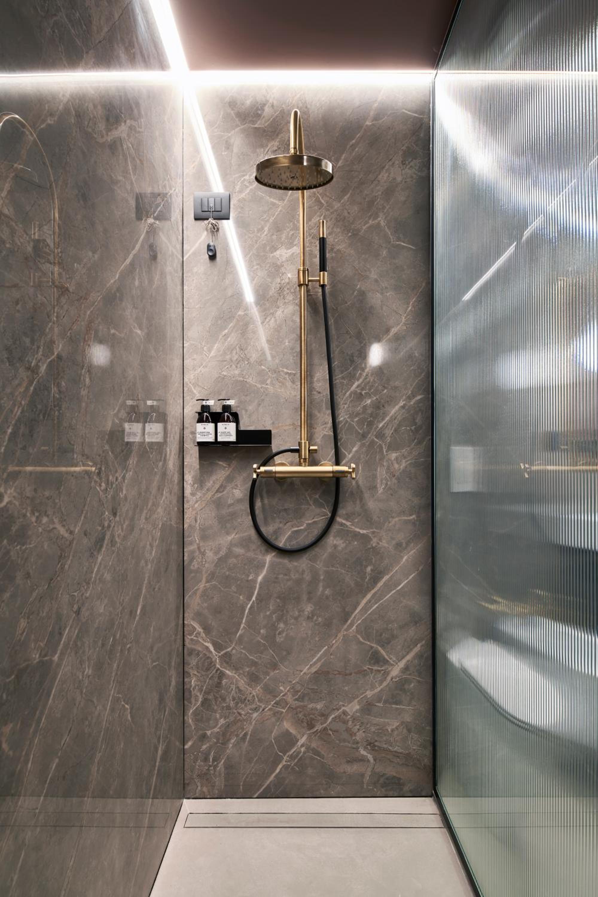 Superior Suite - Photo 5