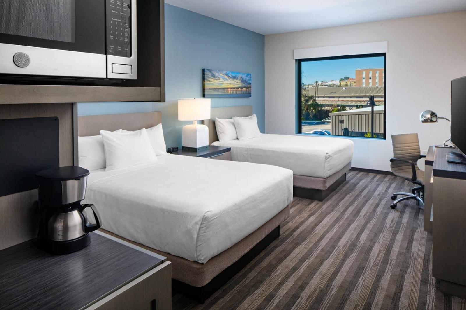 Den Guestroom with Two Queen Beds - Photo 2