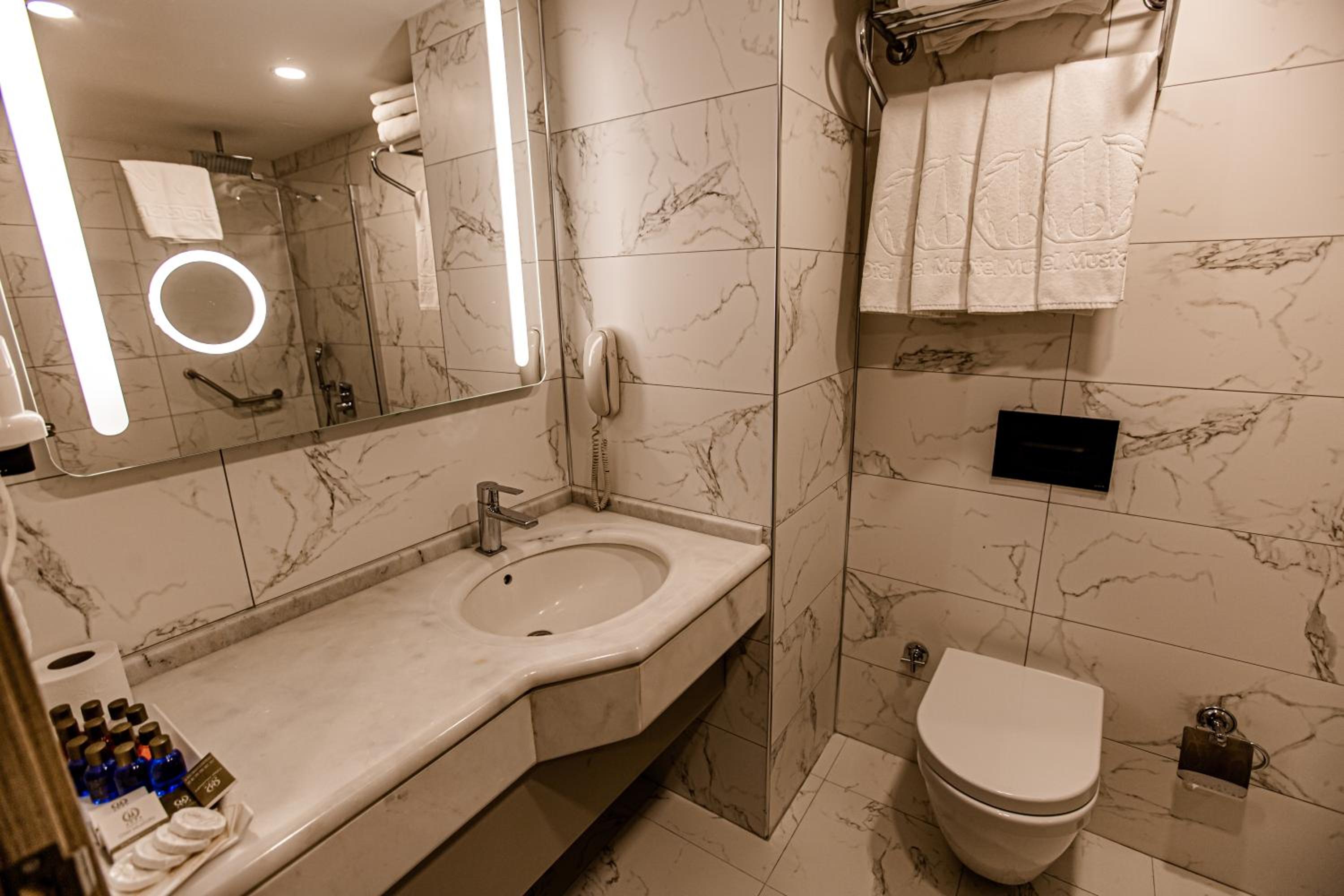 Economy Double Room photo 2