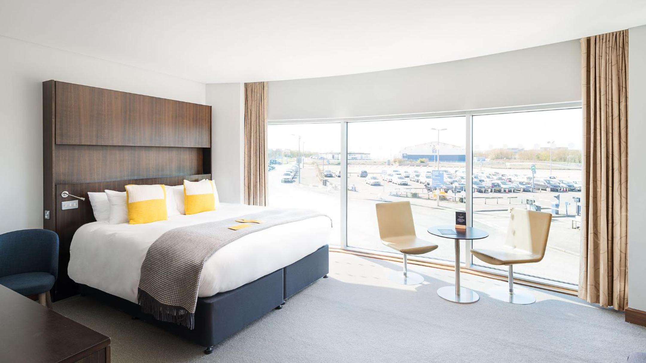 Premium King Room - Photo 6