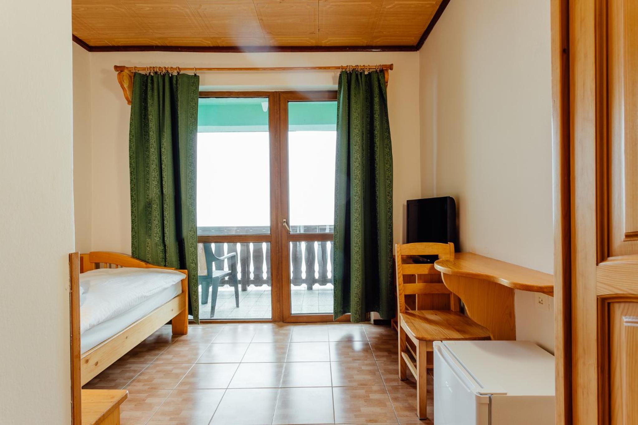 Single Room with Lake View