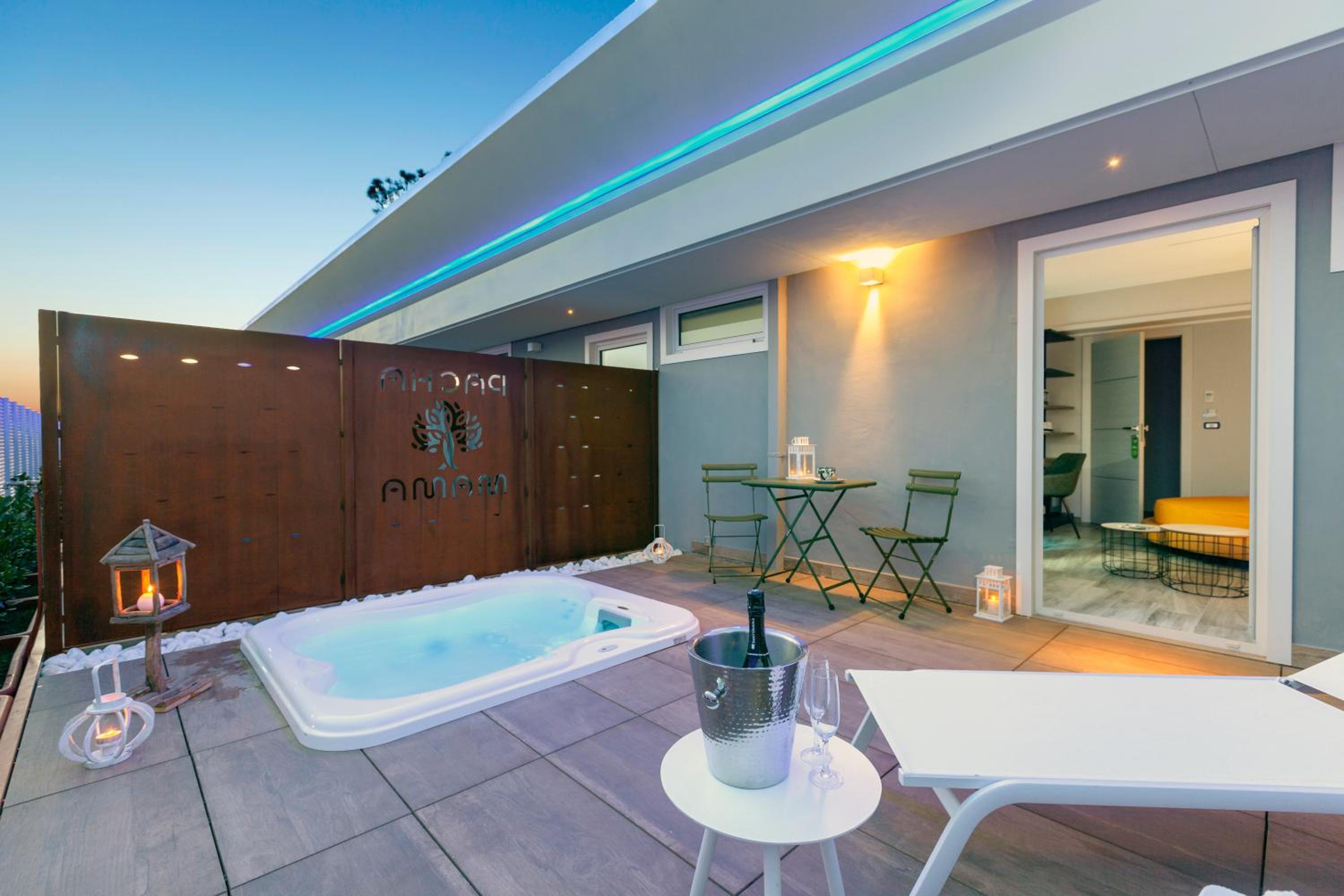 Junior Suite with Spa Bath - Photo 5