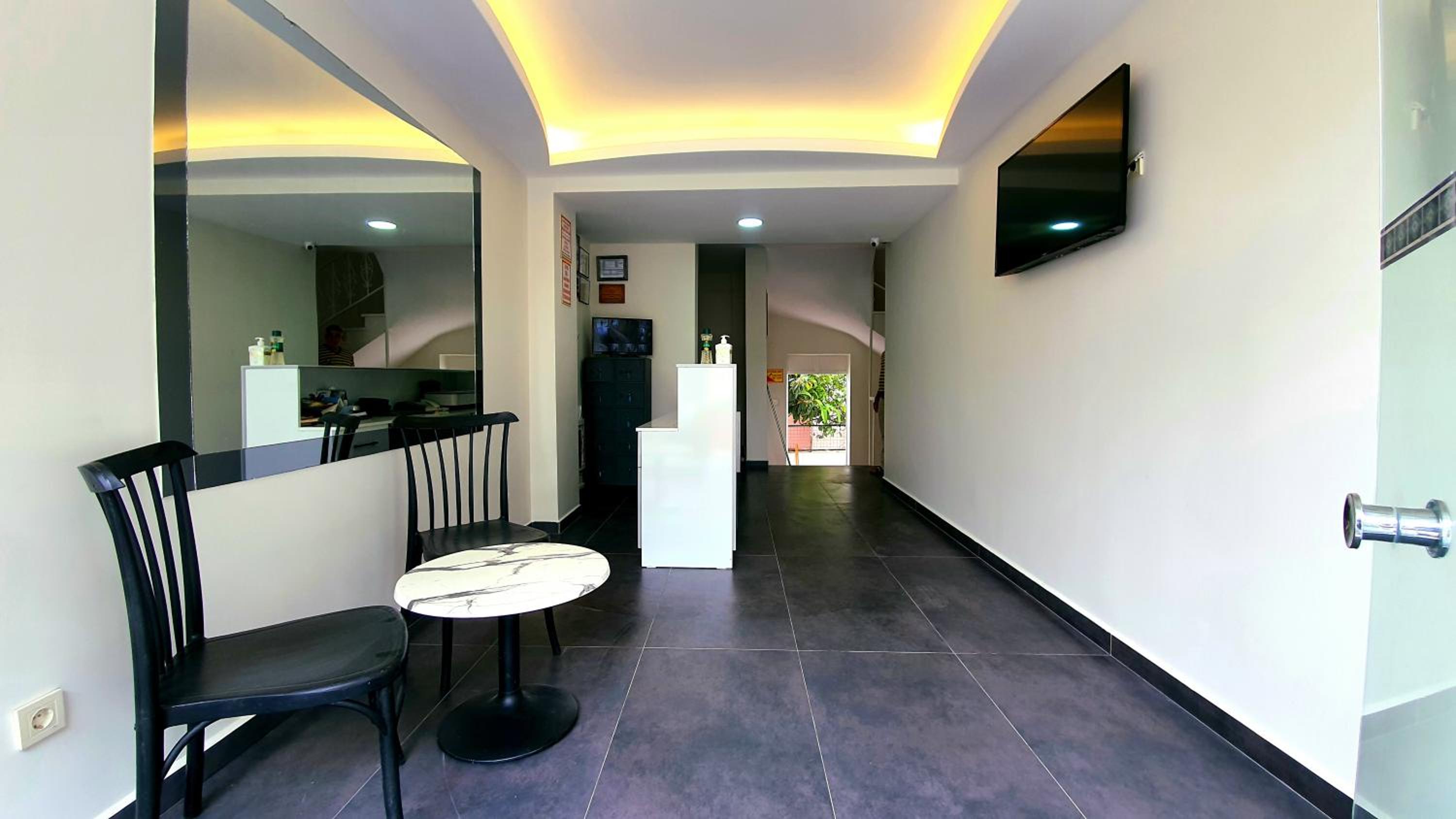 Apartment with Balcony photo 2