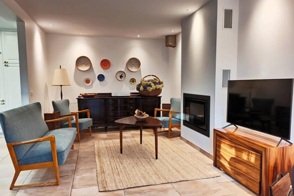 Villa - Photo 1