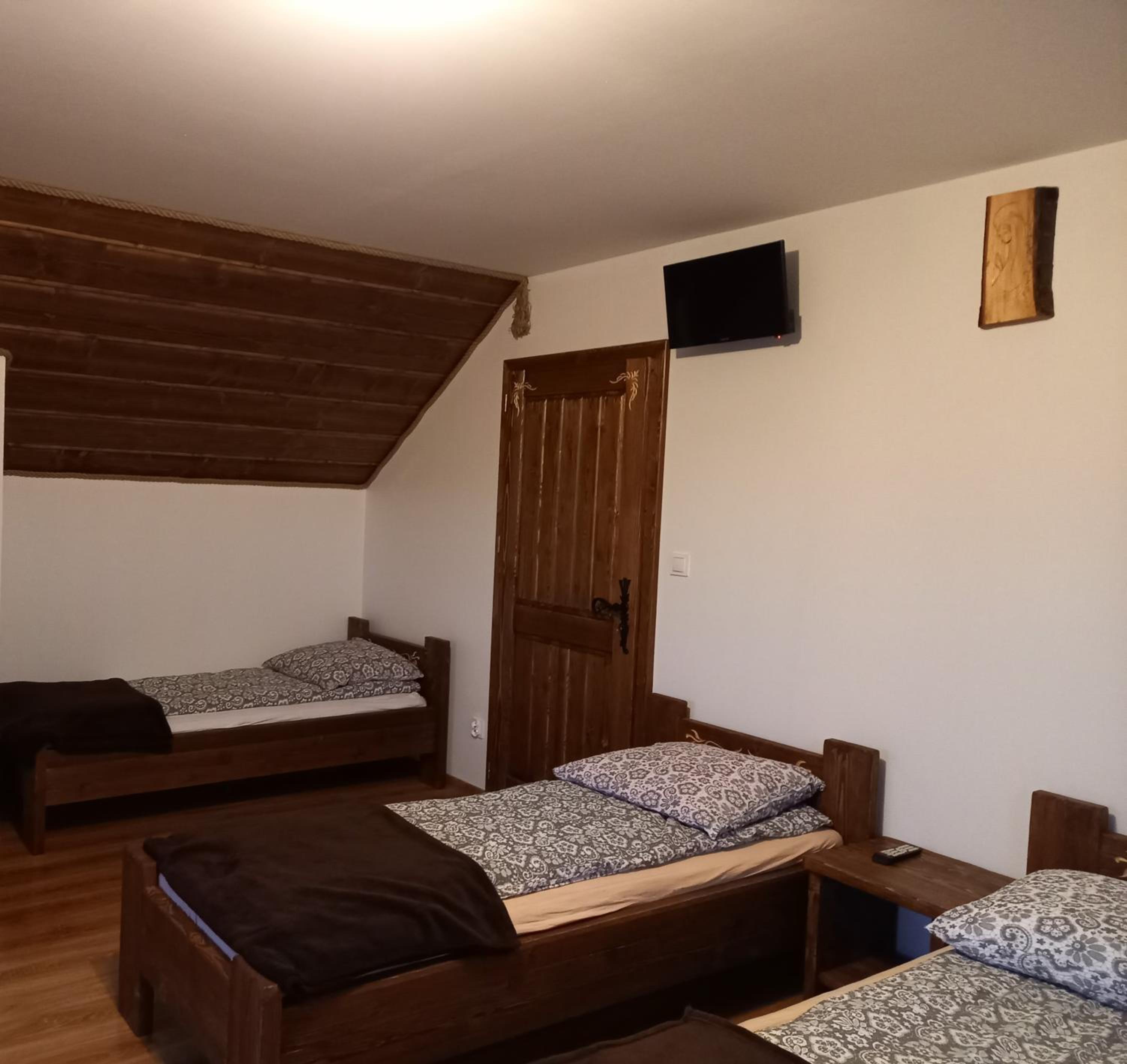 Family Room with Private Bathroom - Photo 2