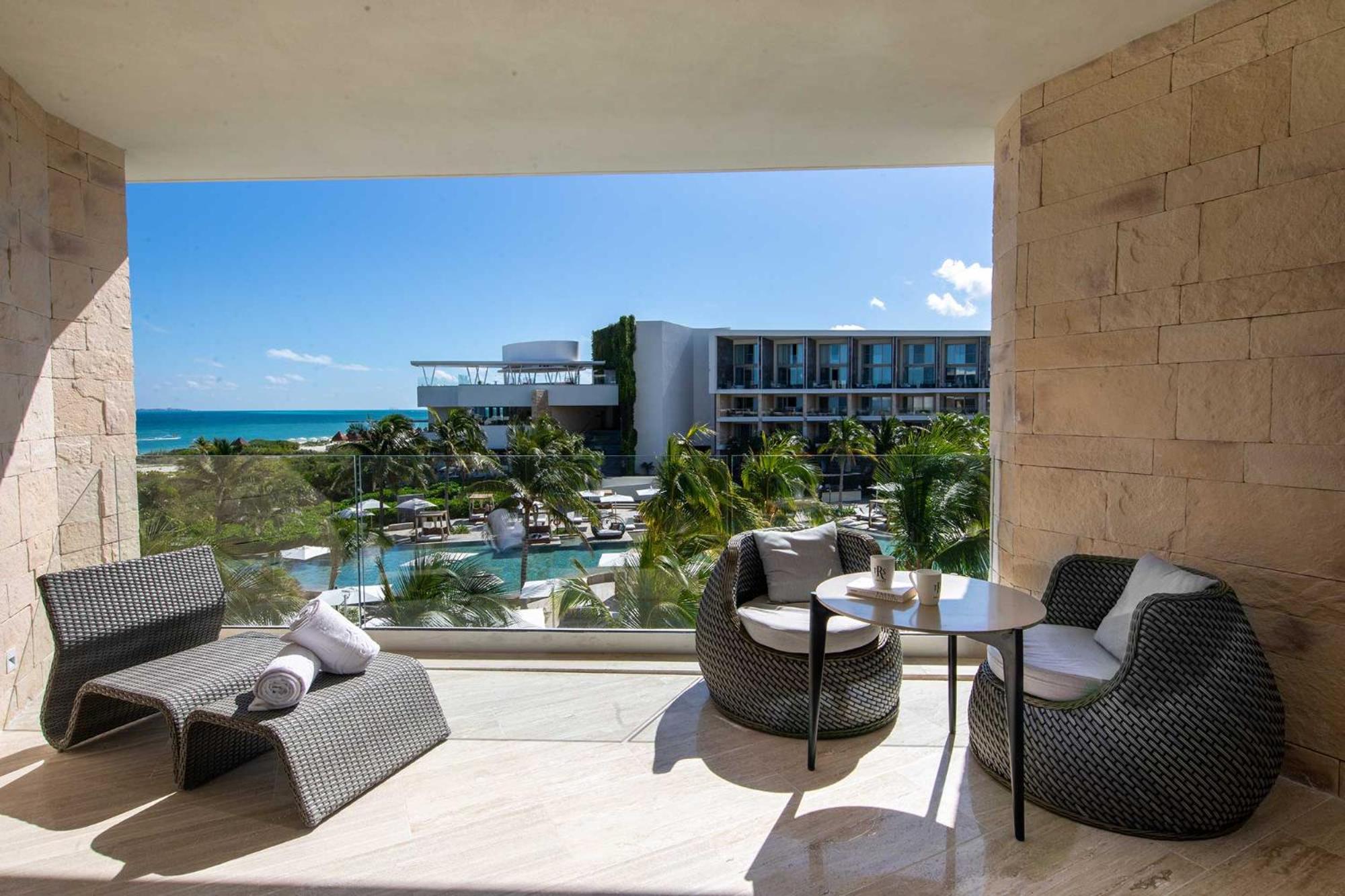 Junior Suite Beachside