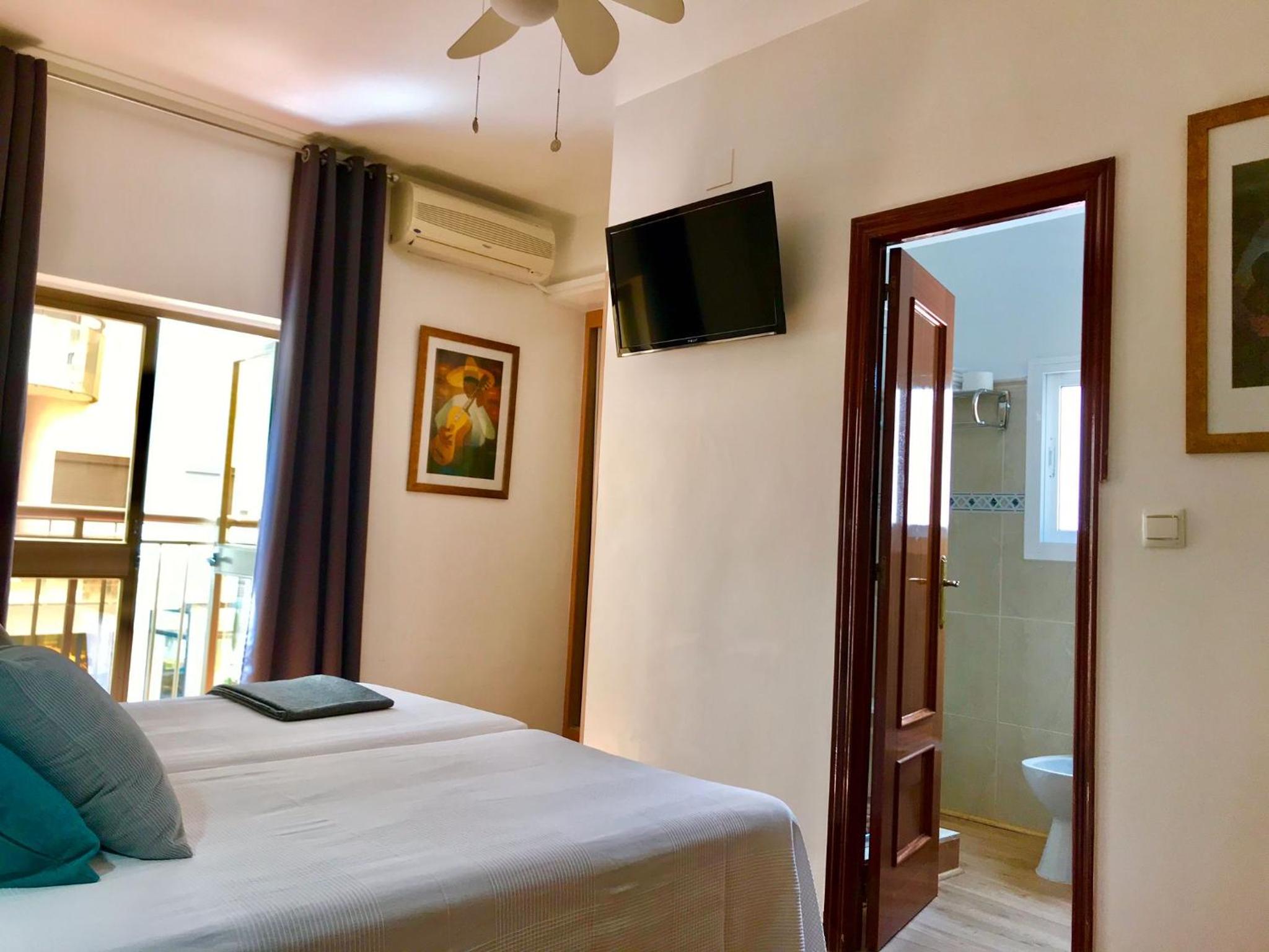 Double Room with Balcony - Photo 1