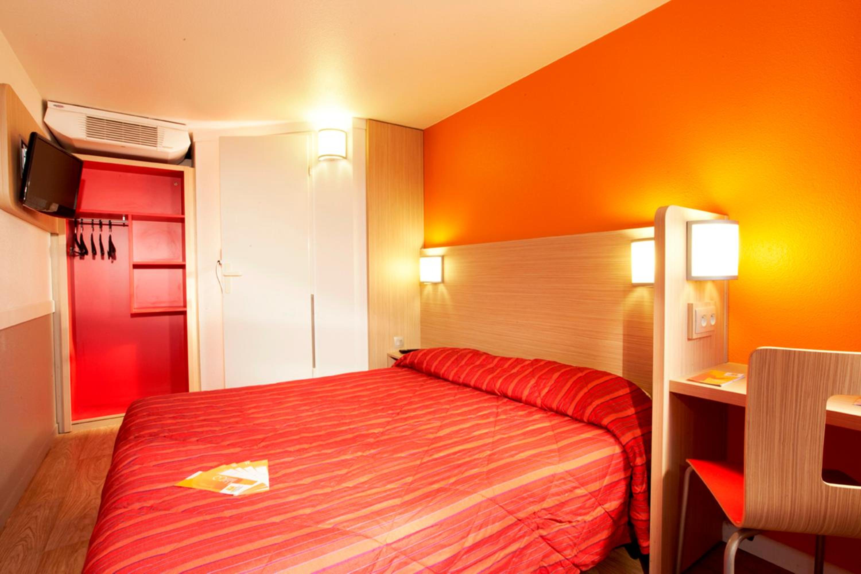 Standard Room - 1 Queen Bed - Photo 3