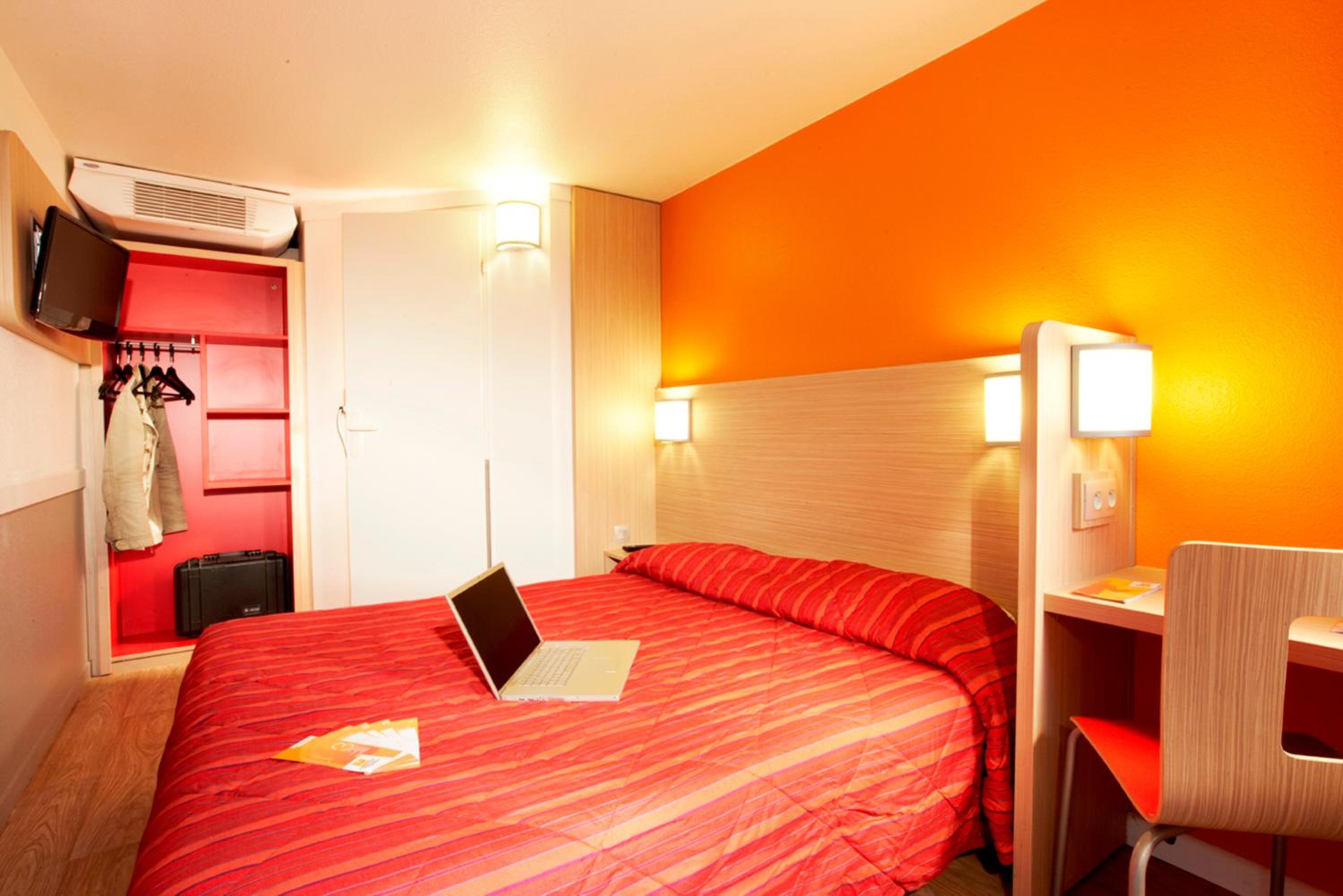 Standard Room - 1 Queen Bed - Photo 1
