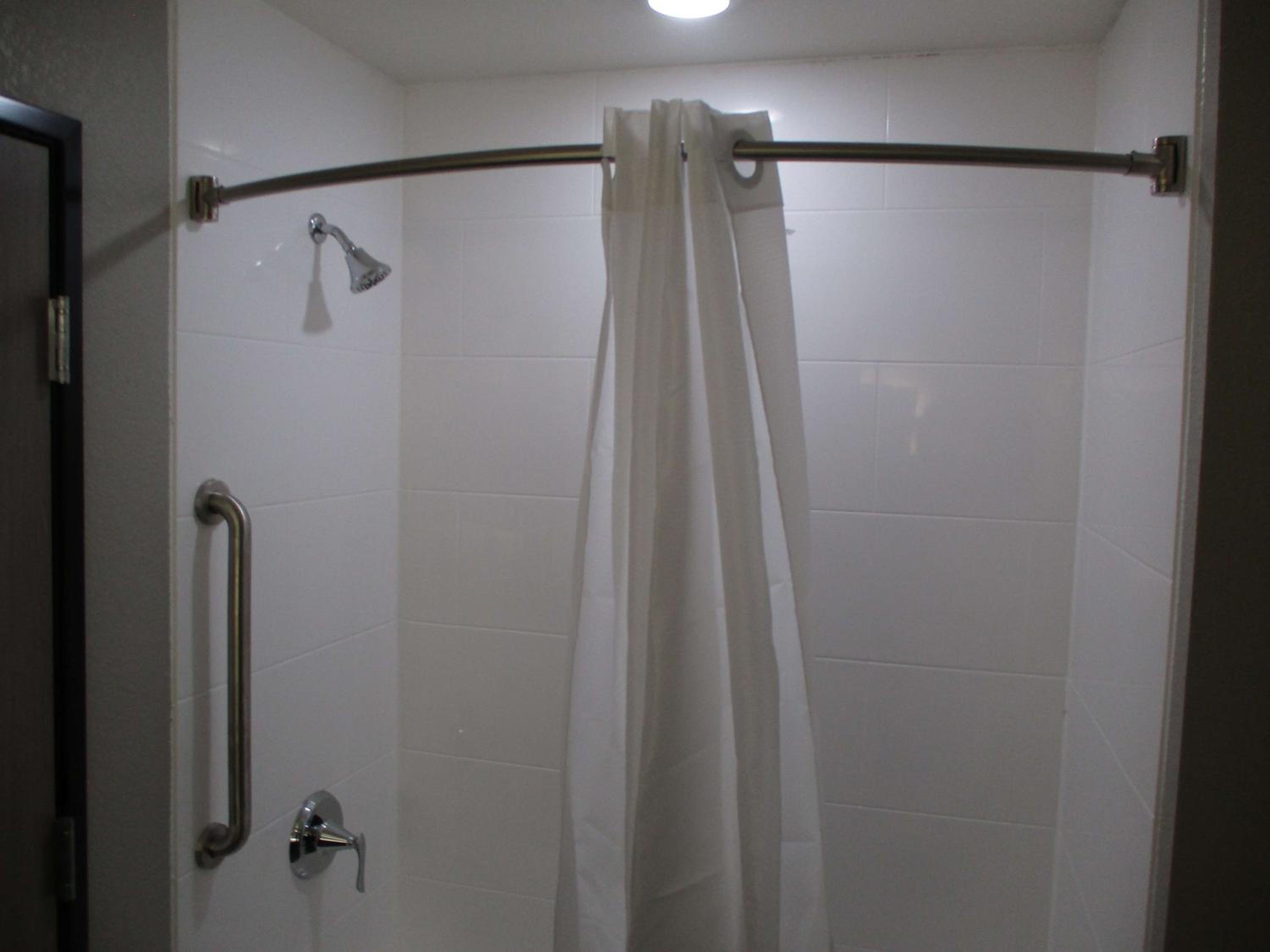 Queen Suite with Two Queen Beds and Bath Tub - Disability Access - Photo 4