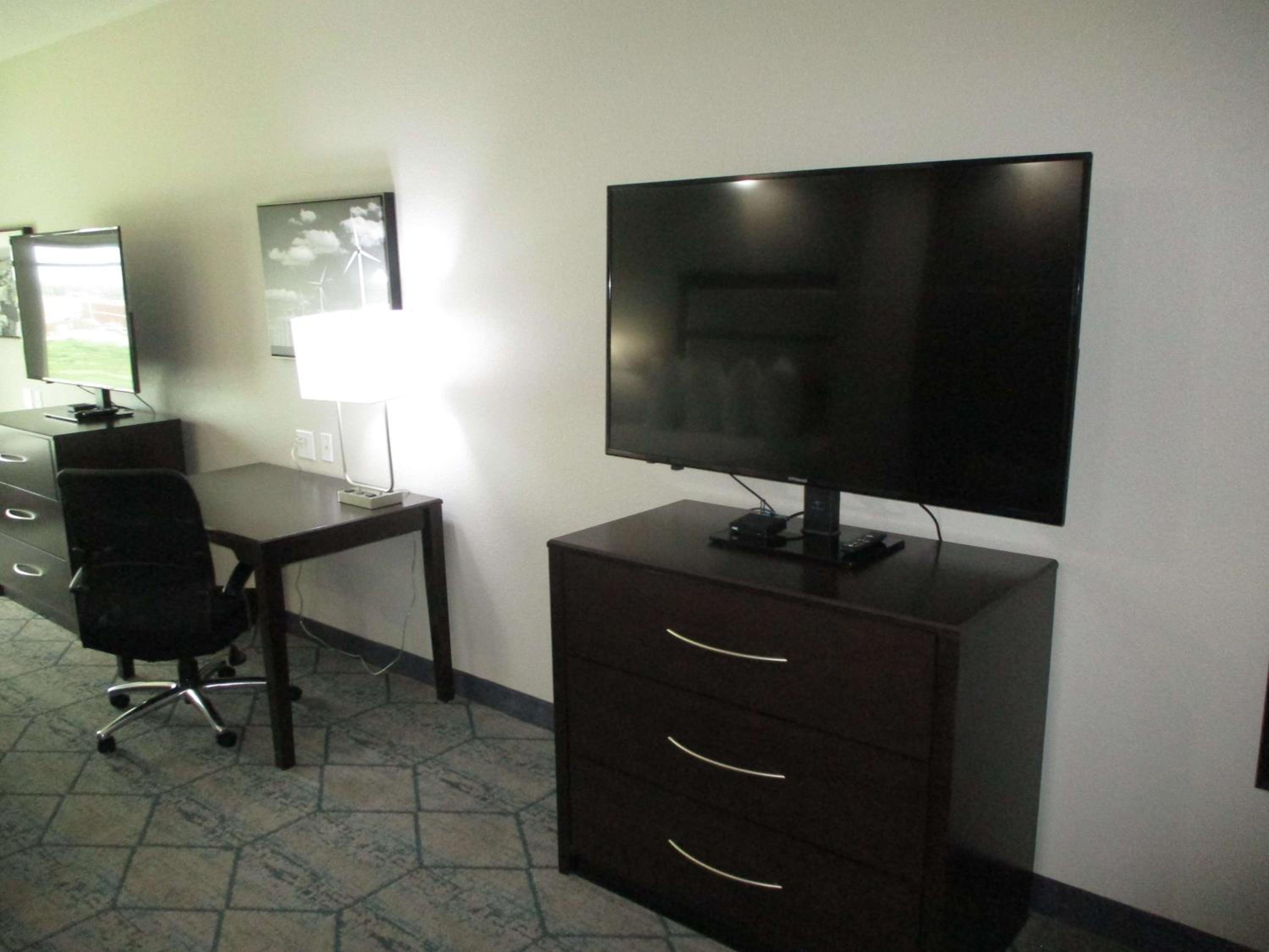 Queen Suite with Two Queen Beds and Bath Tub - Disability Access - Photo 3
