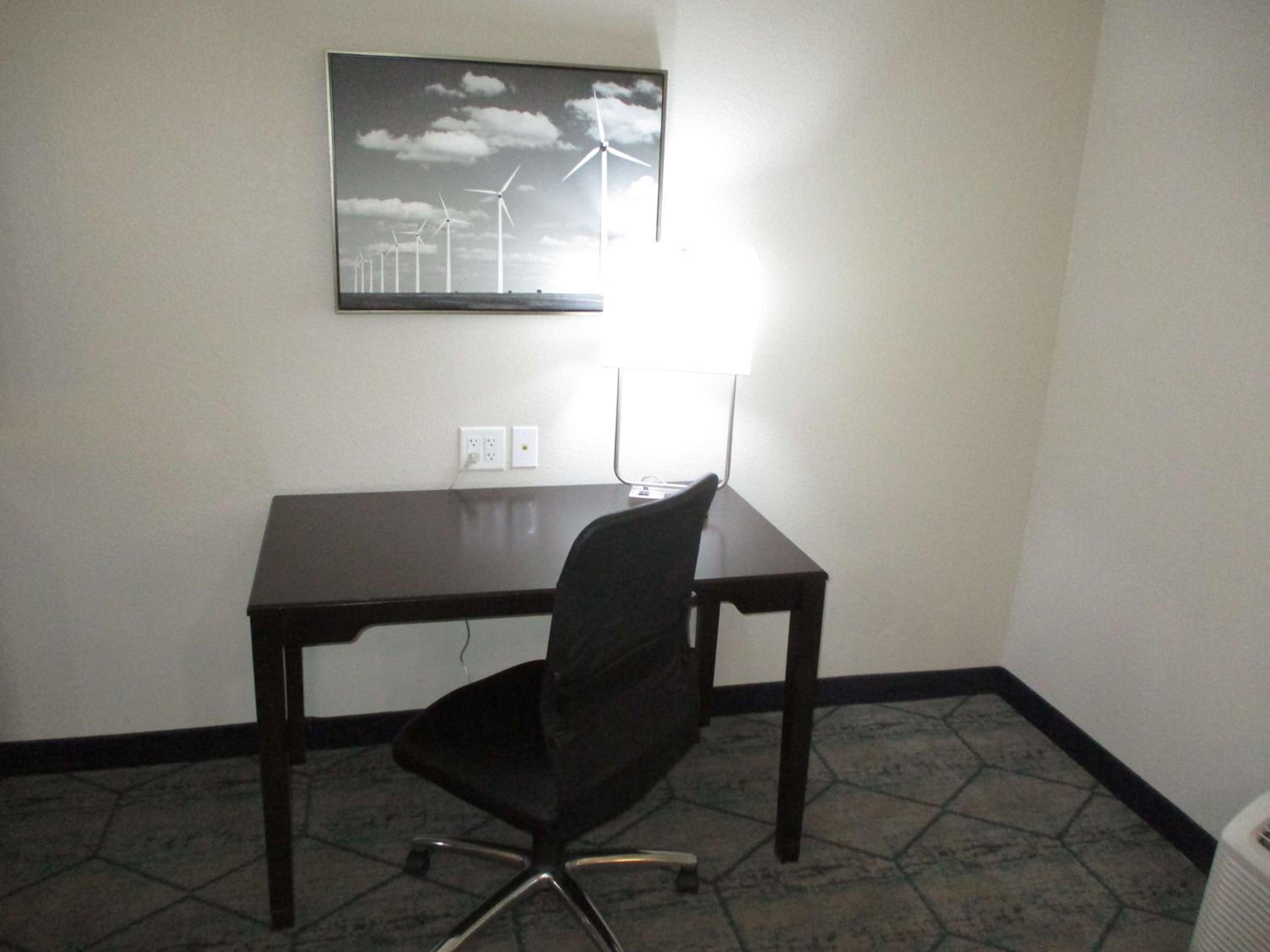 King Room - Non-Smoking - Photo 2