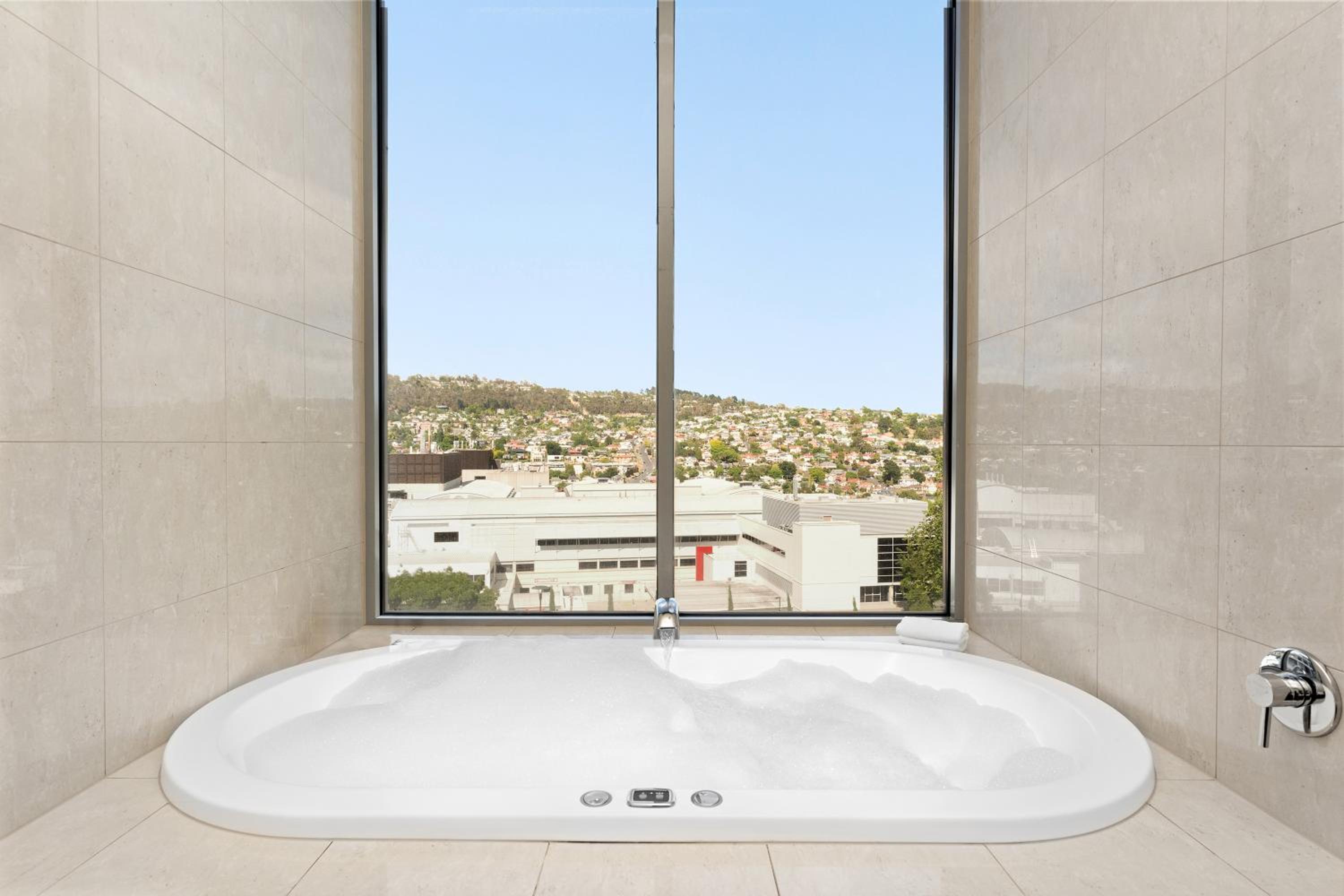 One-Bedroom Apartment with Spa - Photo 4