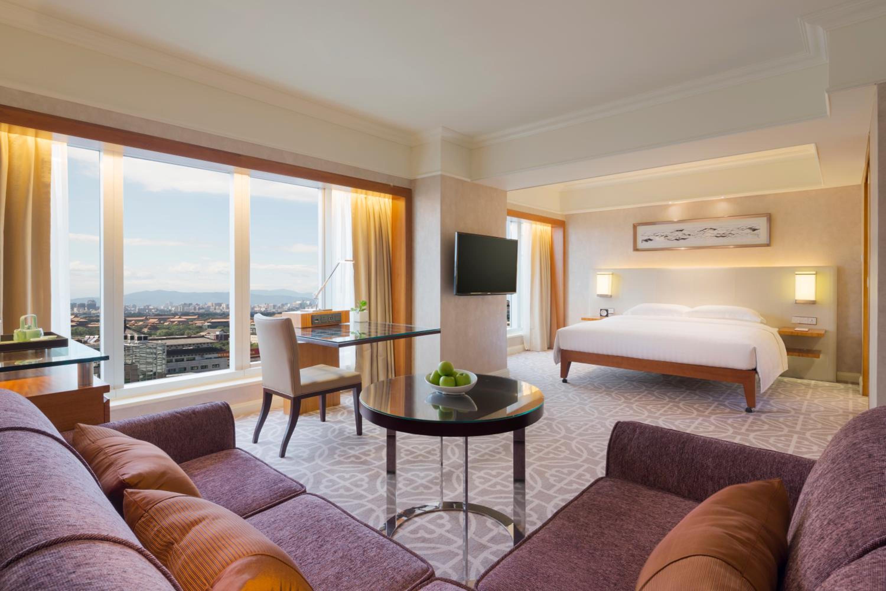 1 King Bed, Club Access, Deluxe - Photo 3