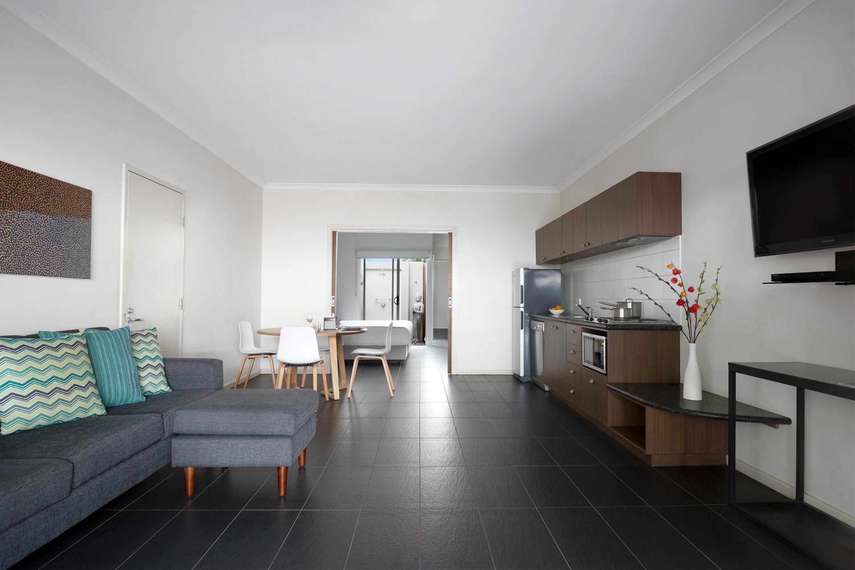 One-Bedroom Apartment photo 3