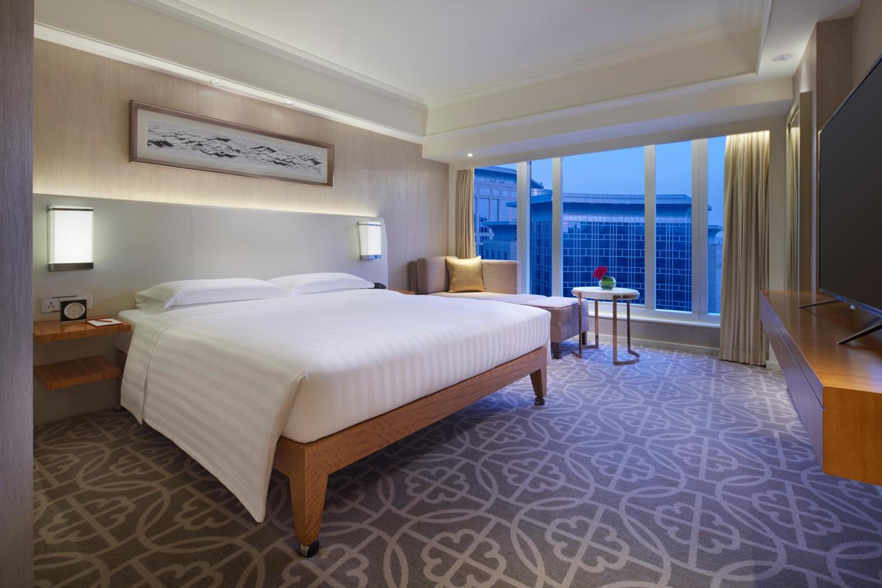 Grand Suite, 1 King Bed - Photo 3