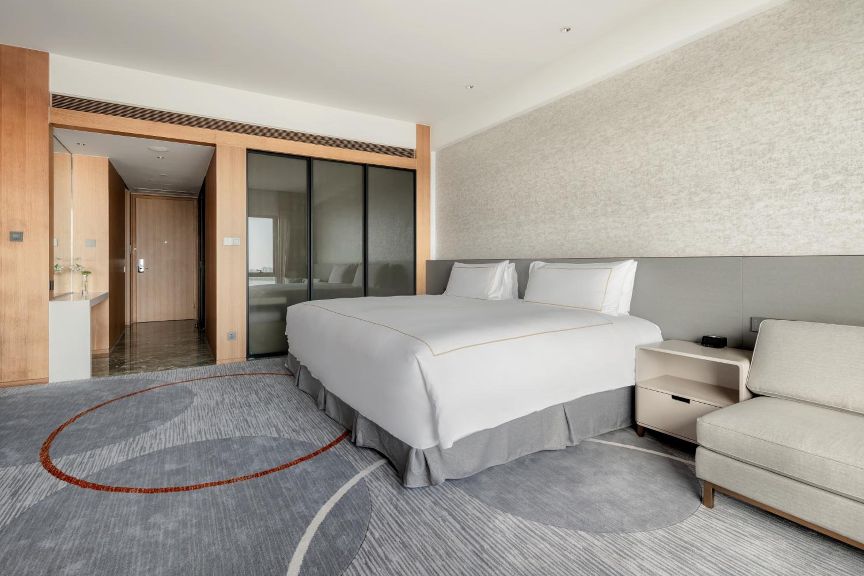 Premium King Room with View - Photo 3