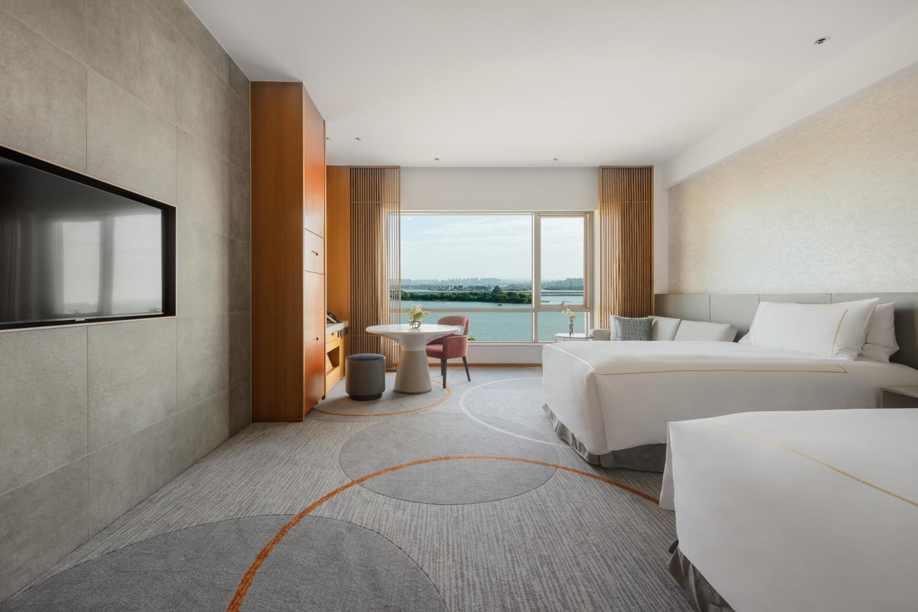 Premium Twin Room With Lake View - Photo 2