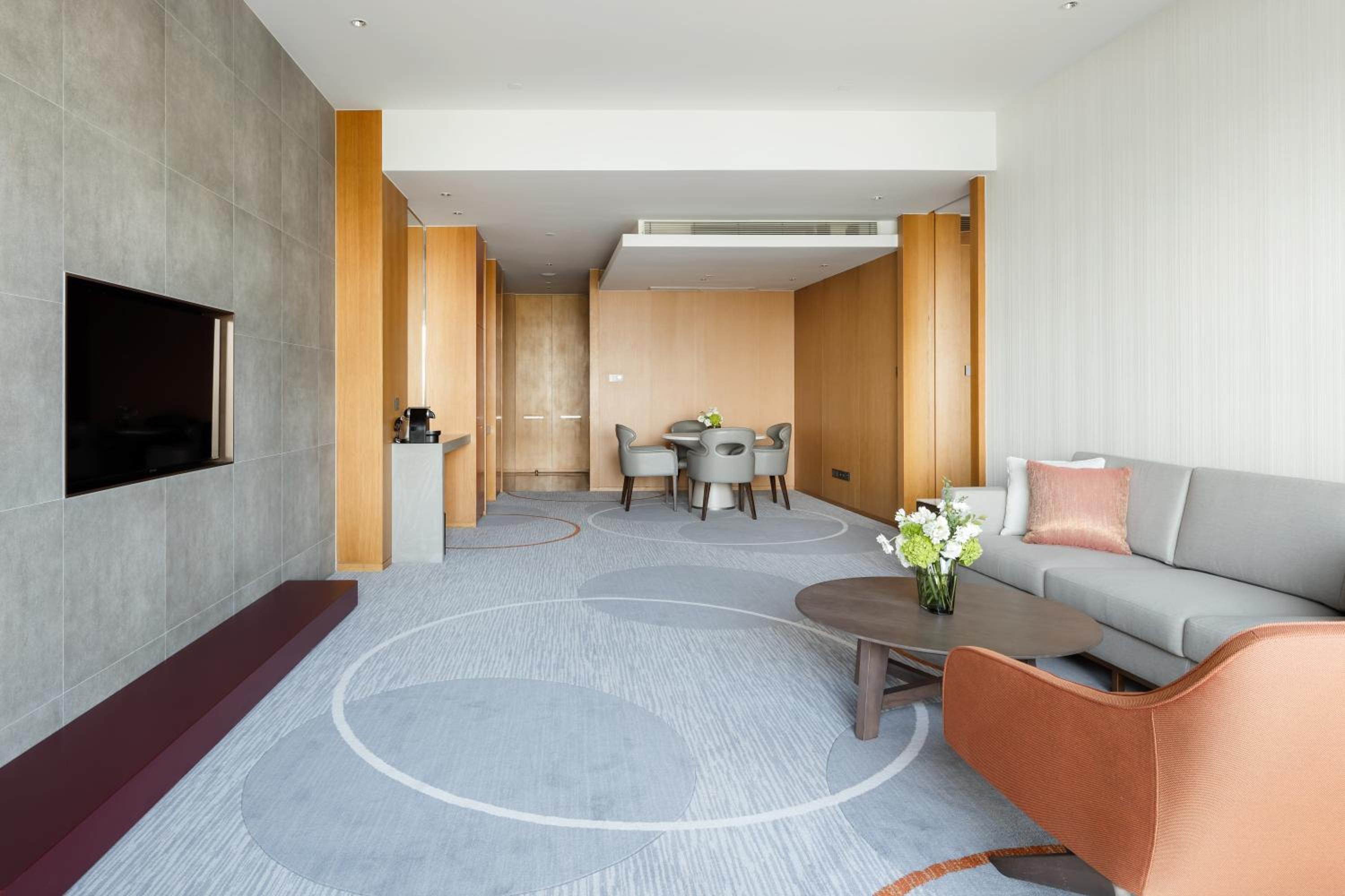 One-Bedroom Suite with View - Photo 1