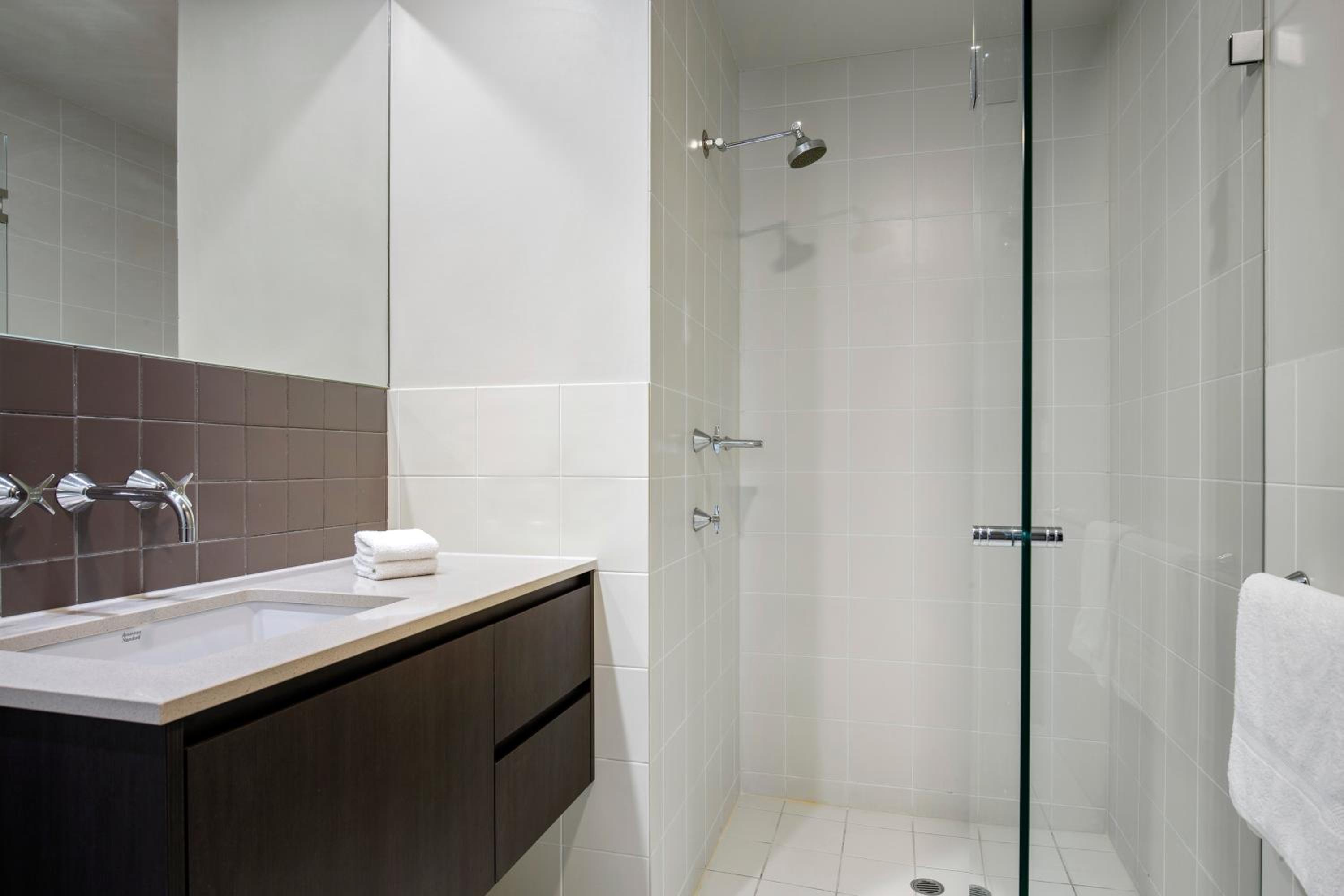 One-Bedroom Suite - Photo 2