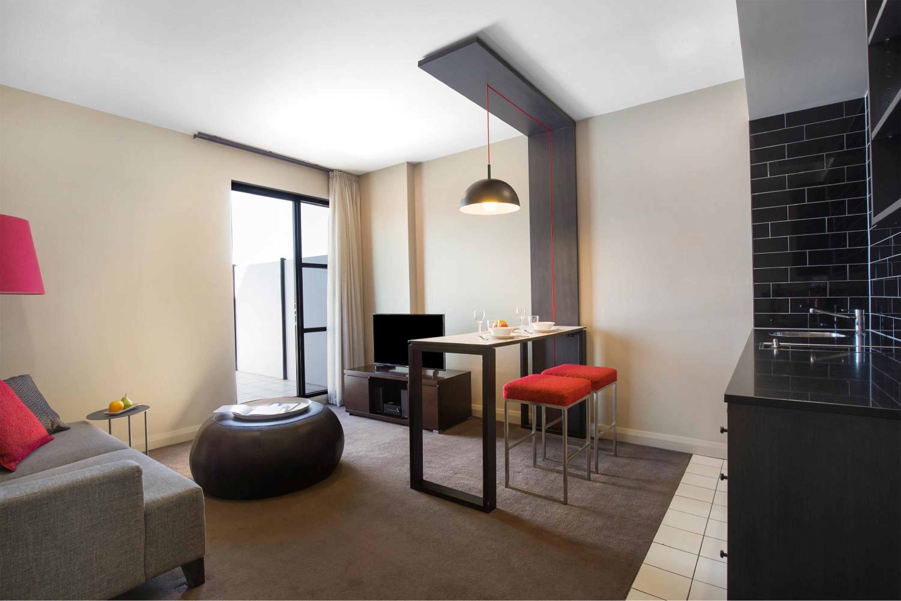One-Bedroom Suite - Photo 7