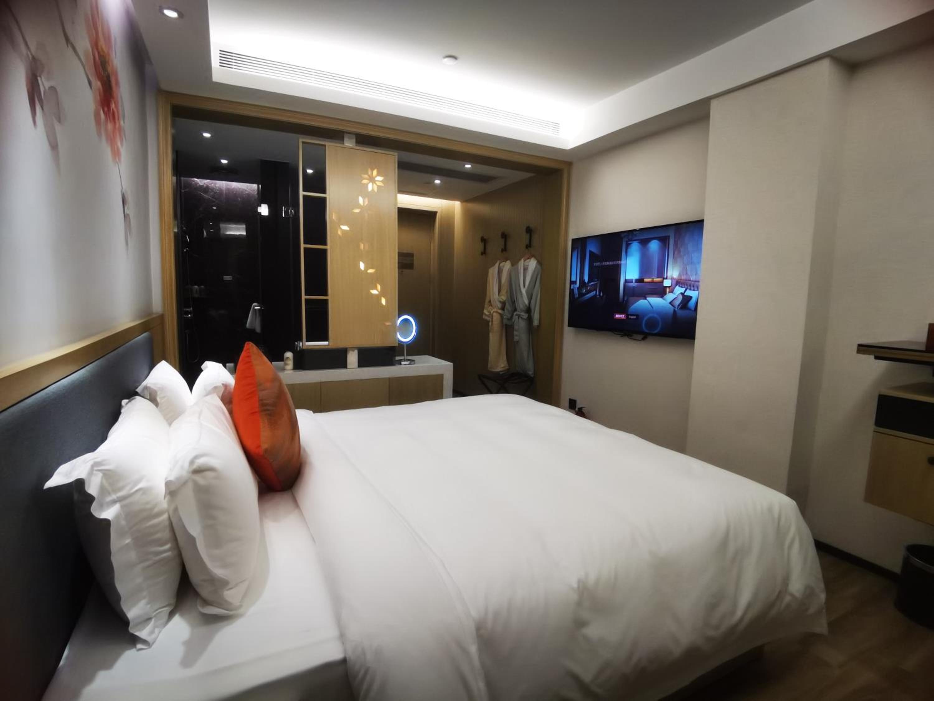Superior King Room - Photo 8