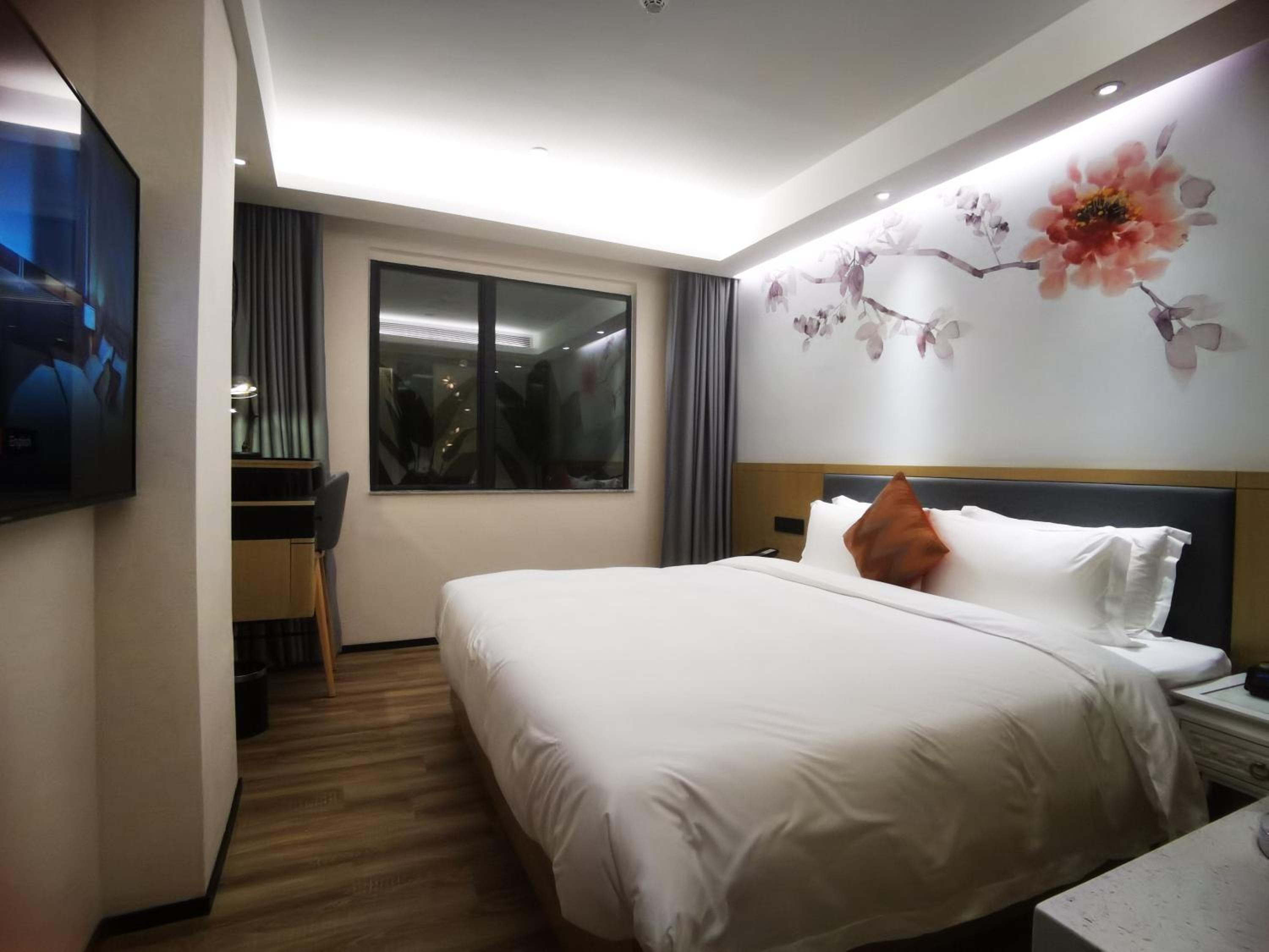 Superior King Room - Photo 7