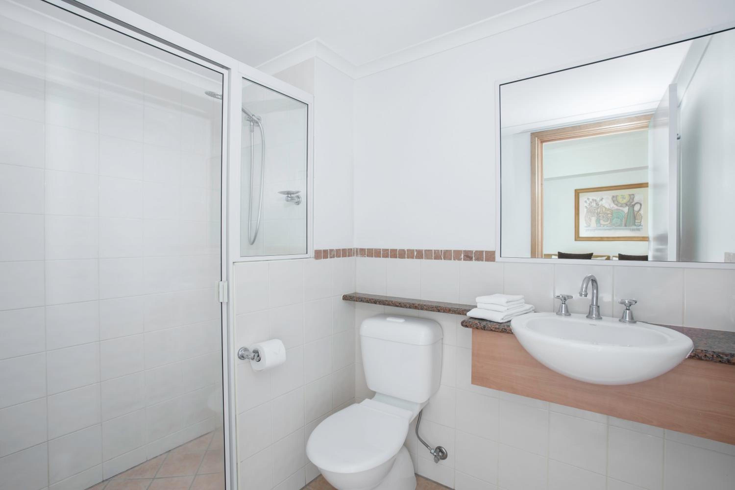 Two-Bedroom Suite - Photo 4