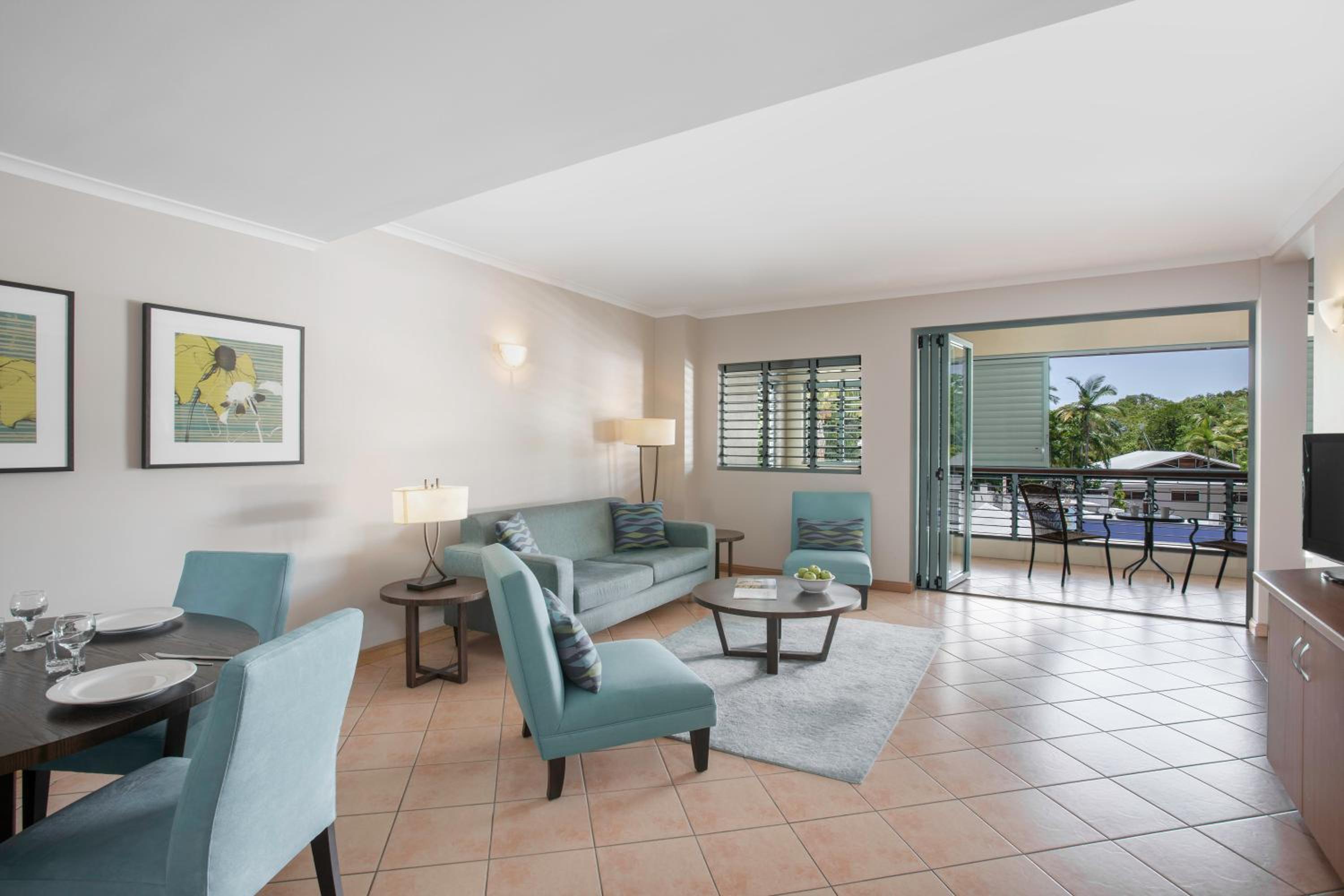 One-Bedroom Spa Suite photo 2