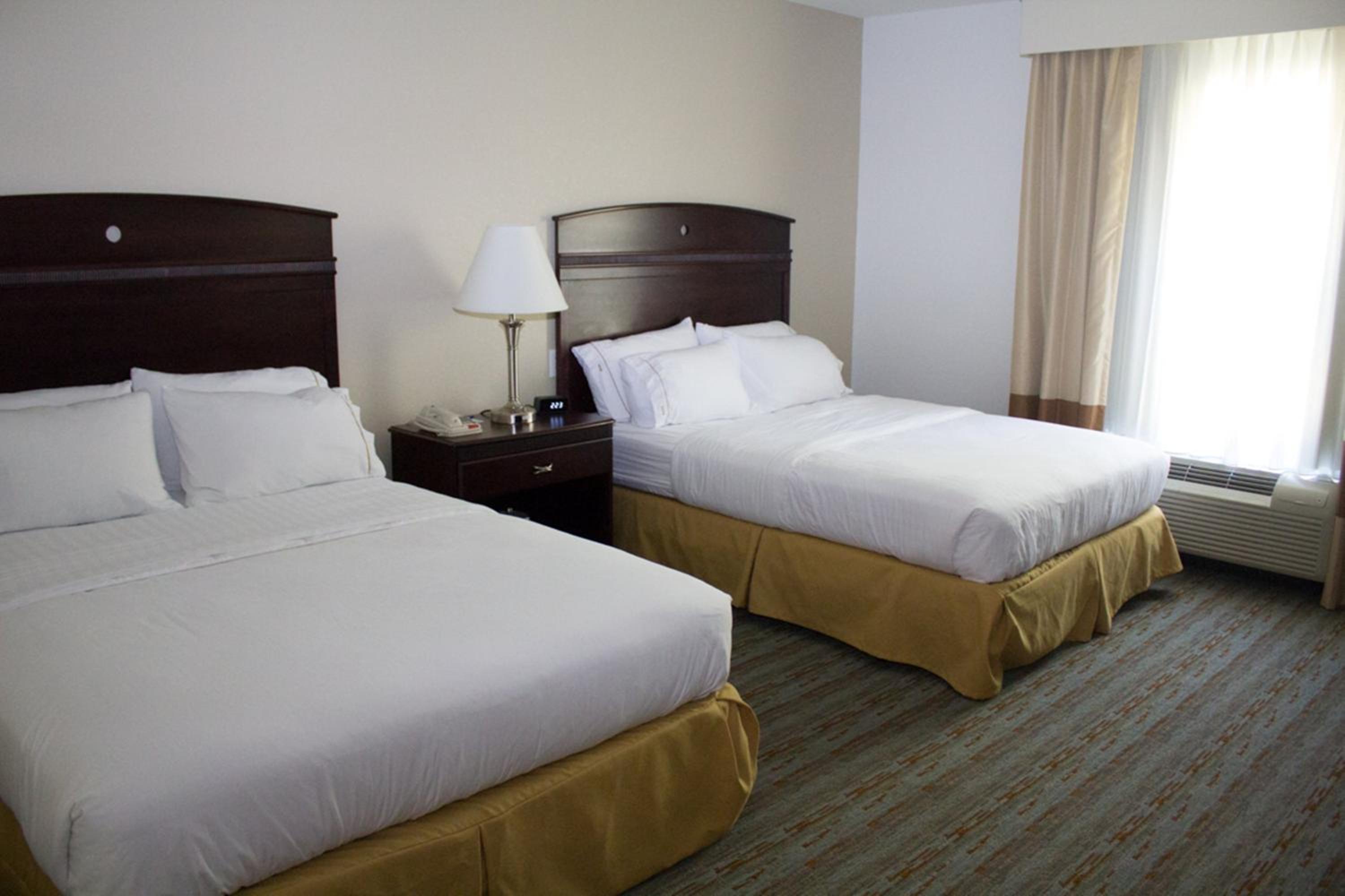 Standard Queen Room with Two Queen Beds and Bath Shower Combo - Photo 5