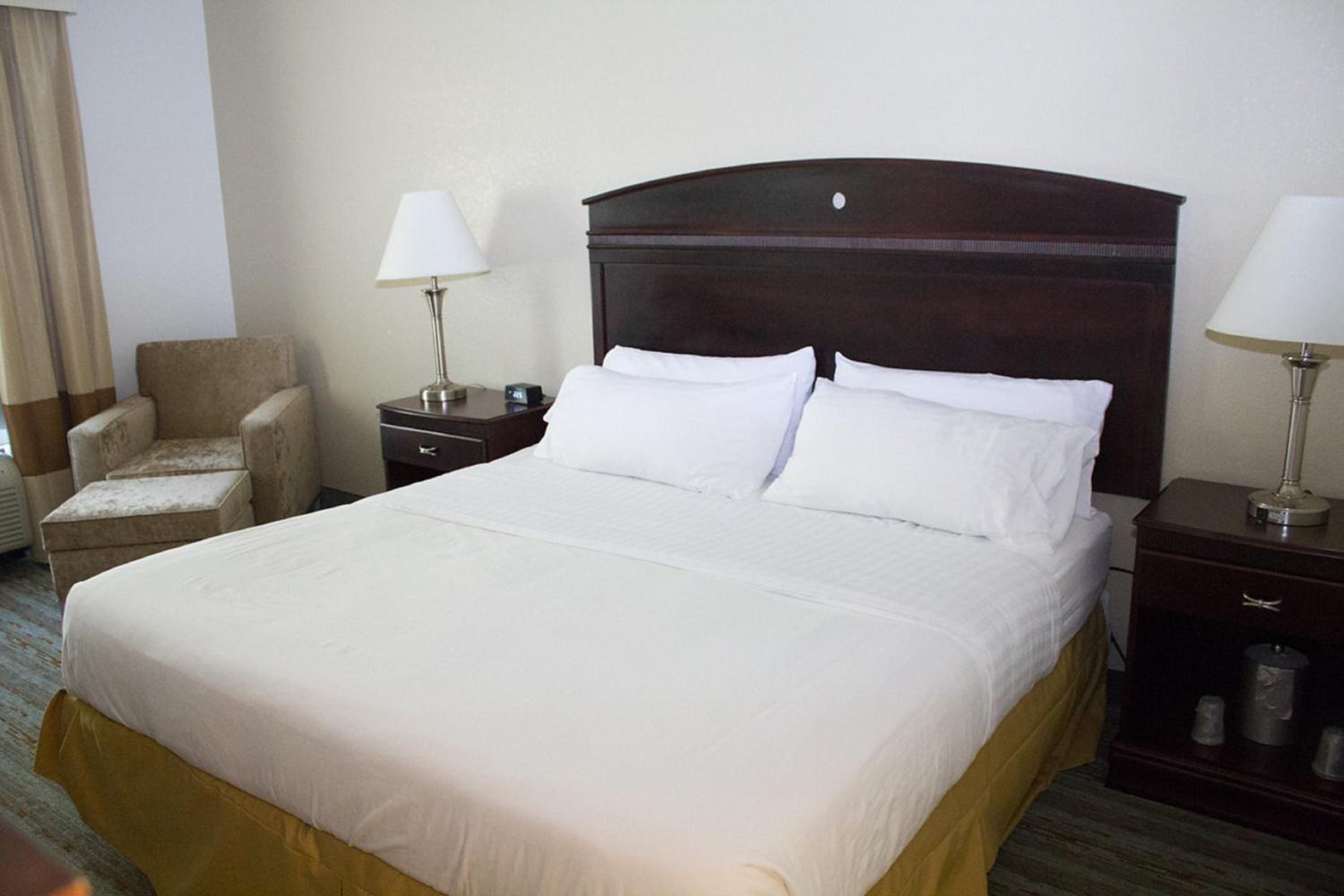 Standard King Room - Photo 2