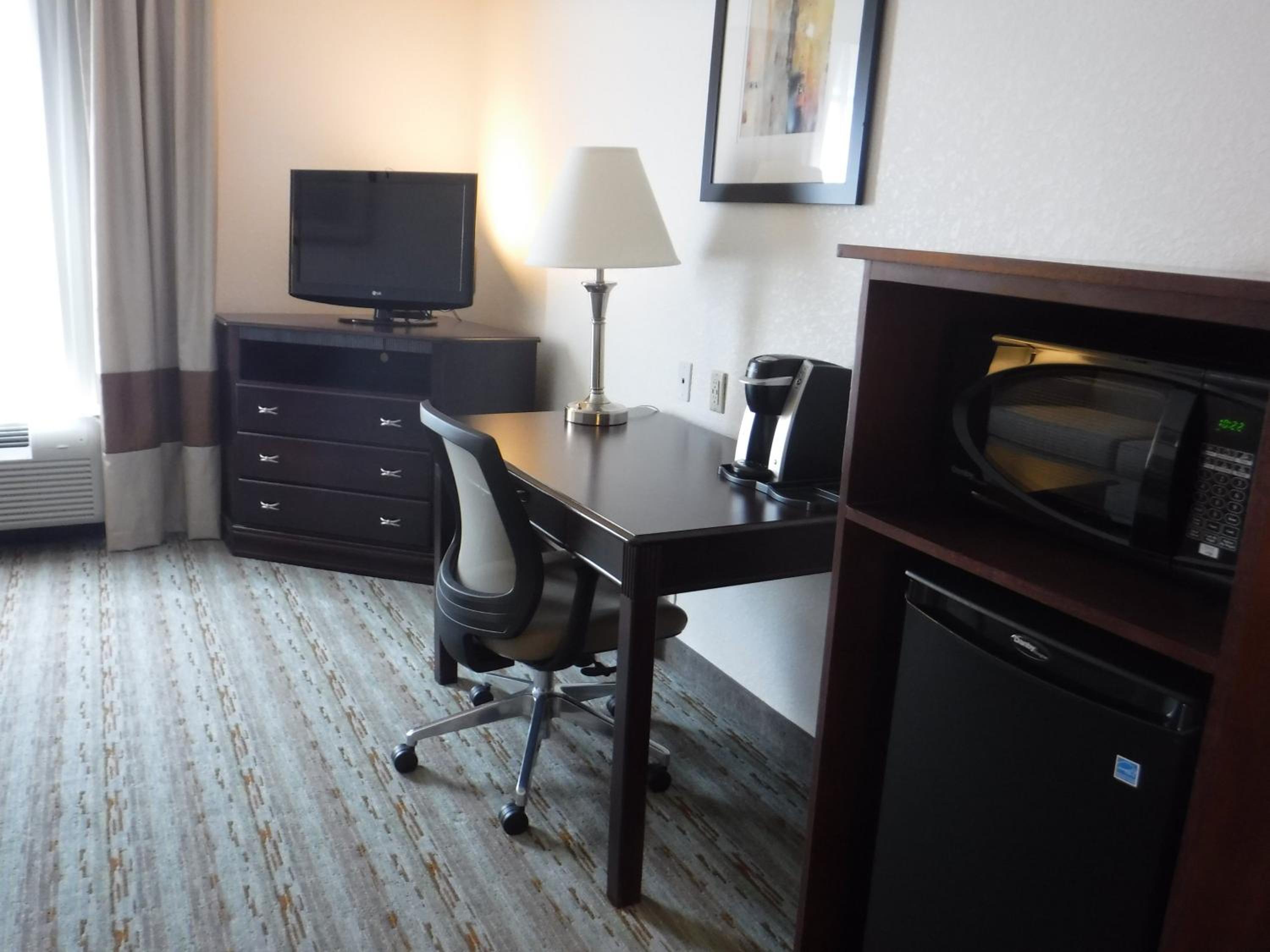 Standard King Room - Photo 6